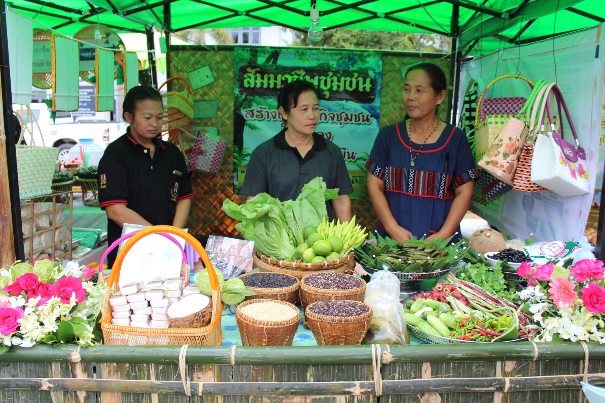 #สุโขทัย ดินแดนแห่งความสุข #จังหวัดสุโขทัยโดยสำนักงานพัฒนาชุมชนจังหวัดสุโขทัย จัดงานมหกรรม “ตามรอยเท้าพ่อ ชุมชนเข้มแข็งด้วยปรัชญาของเศรษฐกิจพอเพียง” เมื่อวันที่ 10 มกราคม  2560 เวลา 09.00-12.00 น. จะเป็นการประกวดหมู่บ้านสัมมาชีพชุมชน โดยมีสำนักงานพัฒนาชุม