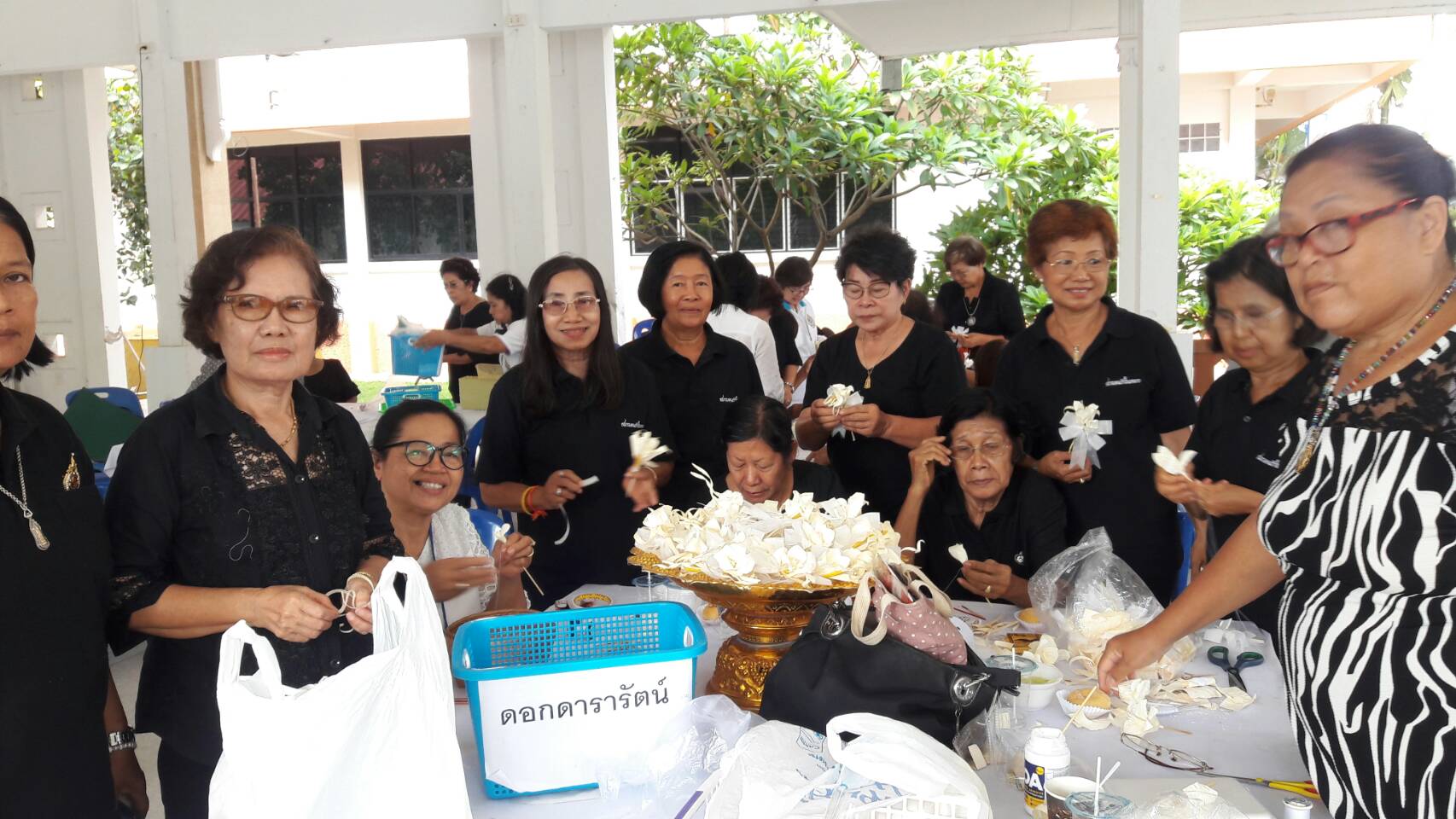 โครงการ “จิตอาสาประดิษฐ์ดอกไม้จันทน์พระราชทาน”วันสุดท้าย