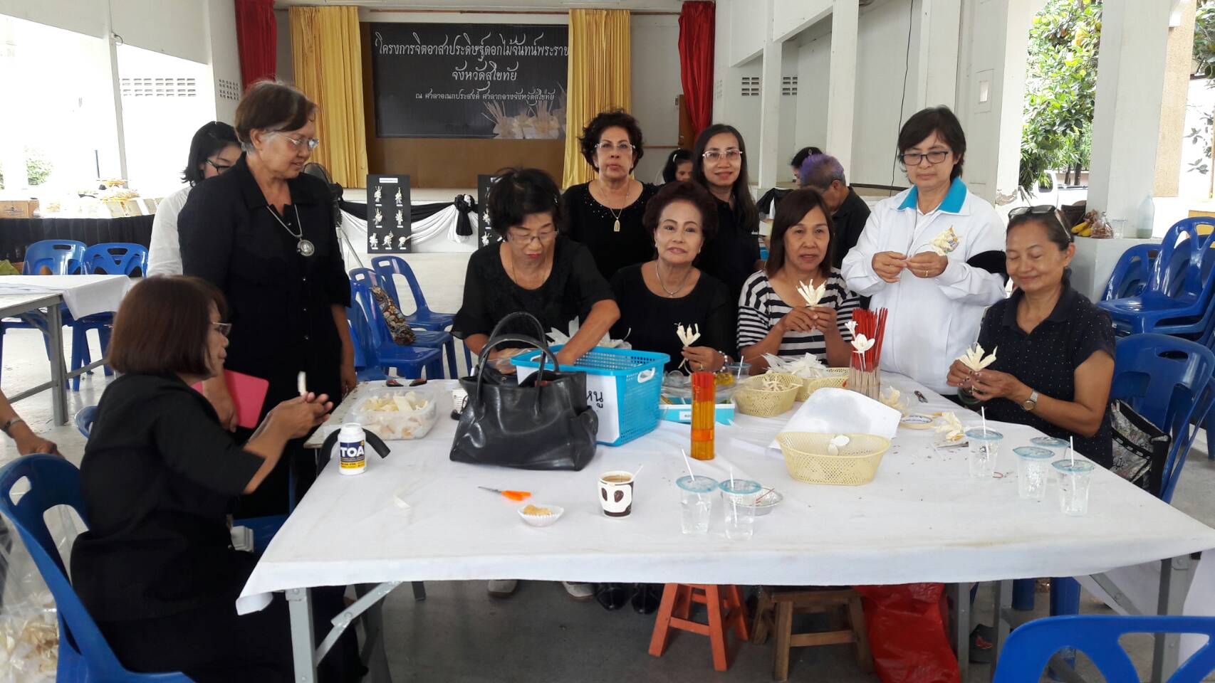 โครงการ “จิตอาสาประดิษฐ์ดอกไม้จันทน์พระราชทาน”วันสุดท้าย