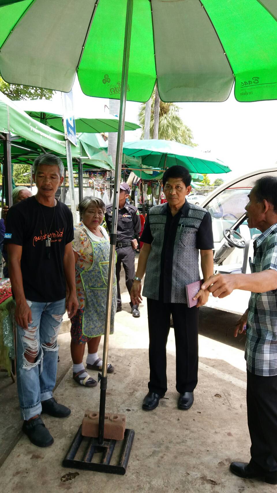 จัดภูมิทัศน์บริเวณตลาดนัดชุมชนหน้าศาลพระแม่ย่า