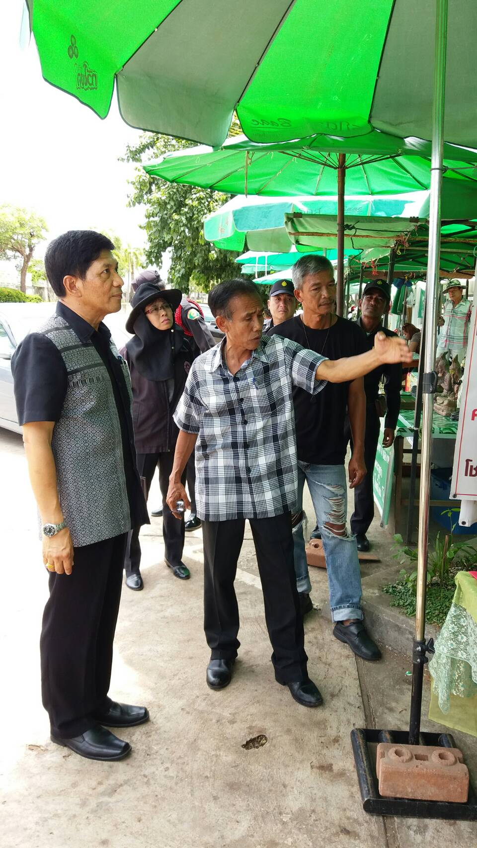 จัดภูมิทัศน์บริเวณตลาดนัดชุมชนหน้าศาลพระแม่ย่า