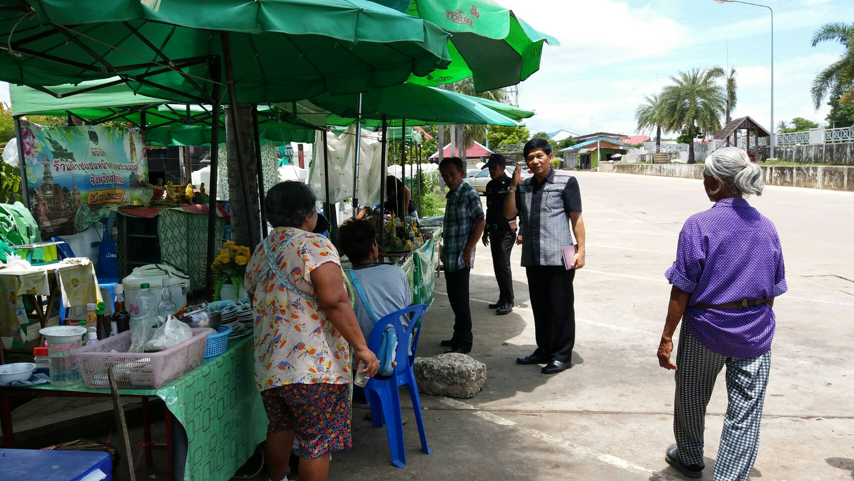 จัดภูมิทัศน์บริเวณตลาดนัดชุมชนหน้าศาลพระแม่ย่า