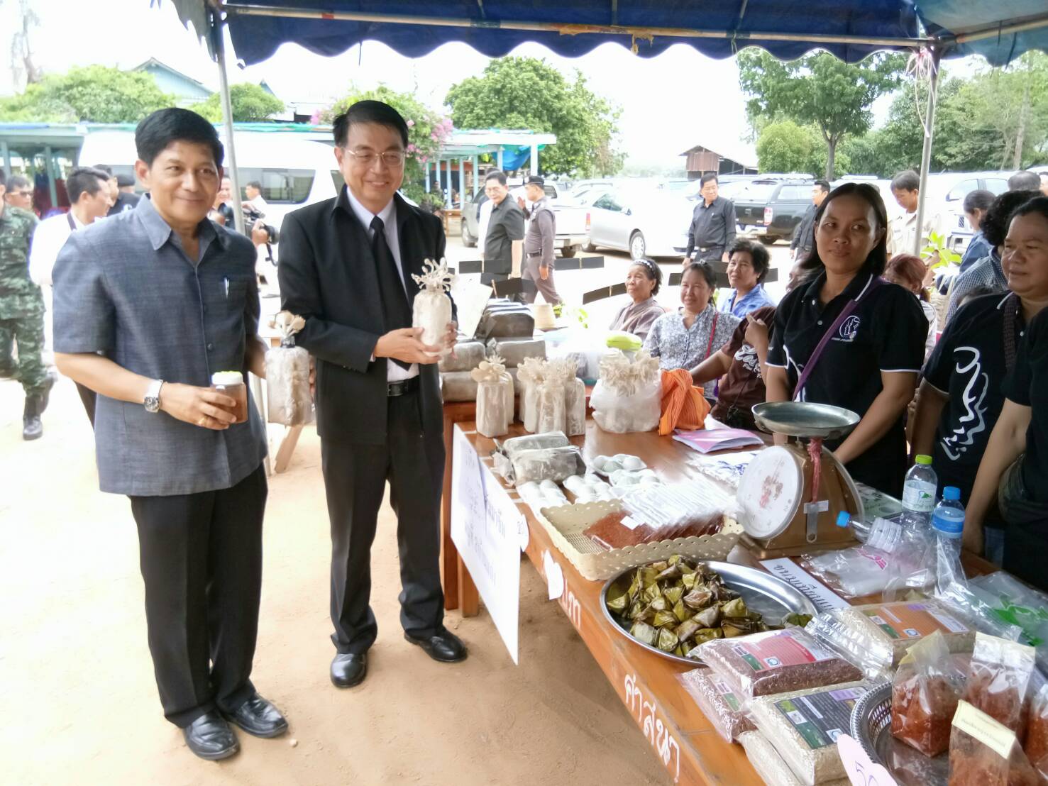 กิจกรรมโครงการจังหวัดเคลื่อนที่ “หน่วยบำบัดทุกข์ บำรุงสุข สร้างรอยยิ้มให้ประชาชน”  อ.ศรีสัชนาลัย