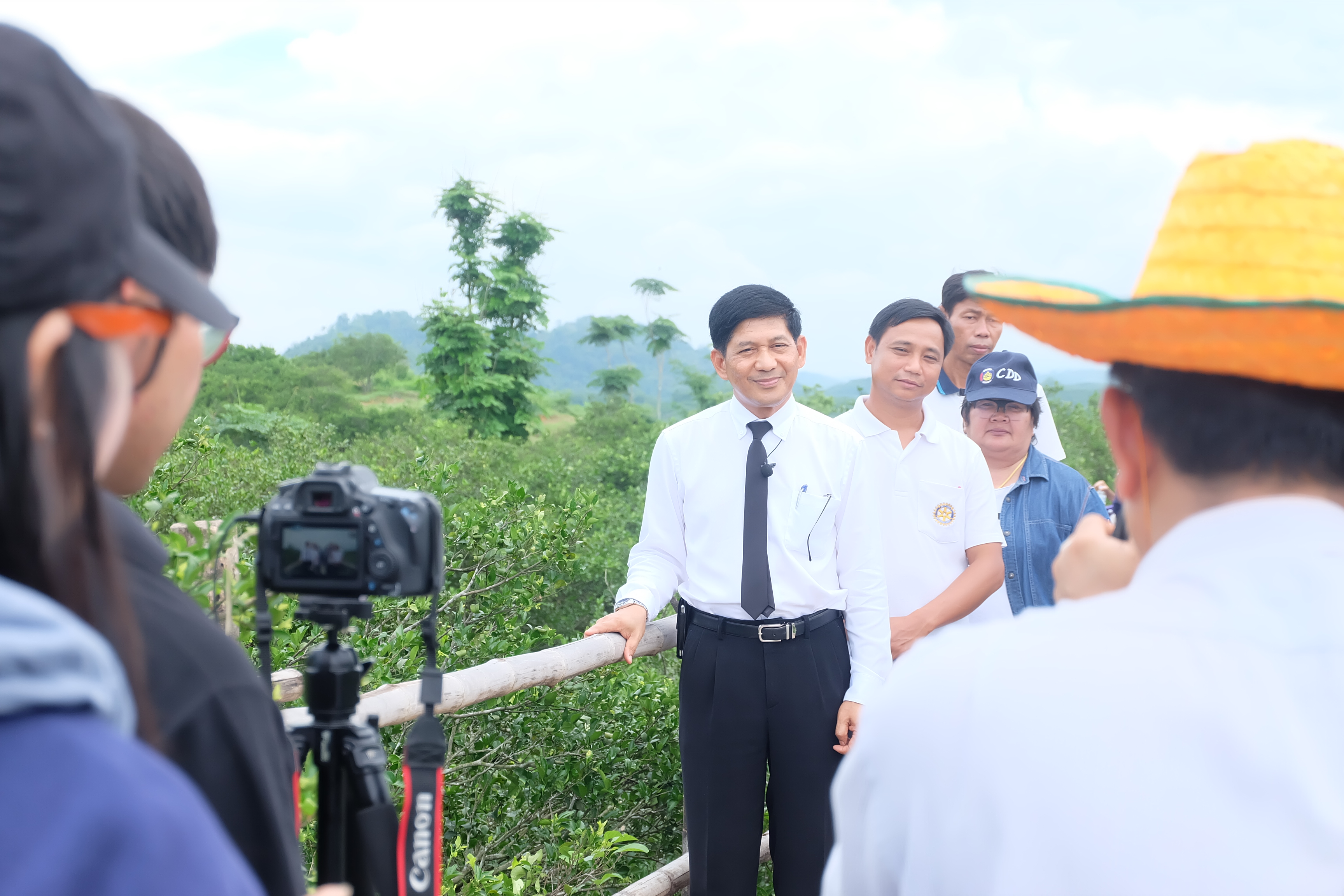 ลงพื้นที่ถ่ายทำวีดีทัศน์ “การส่งเสริมงานเศรษฐกิจฐานรากและประชารัฐ สุโขทัย” ณ กลุ่มแม่สินพัฒนาผลิตส้มปลอดสารพิษ