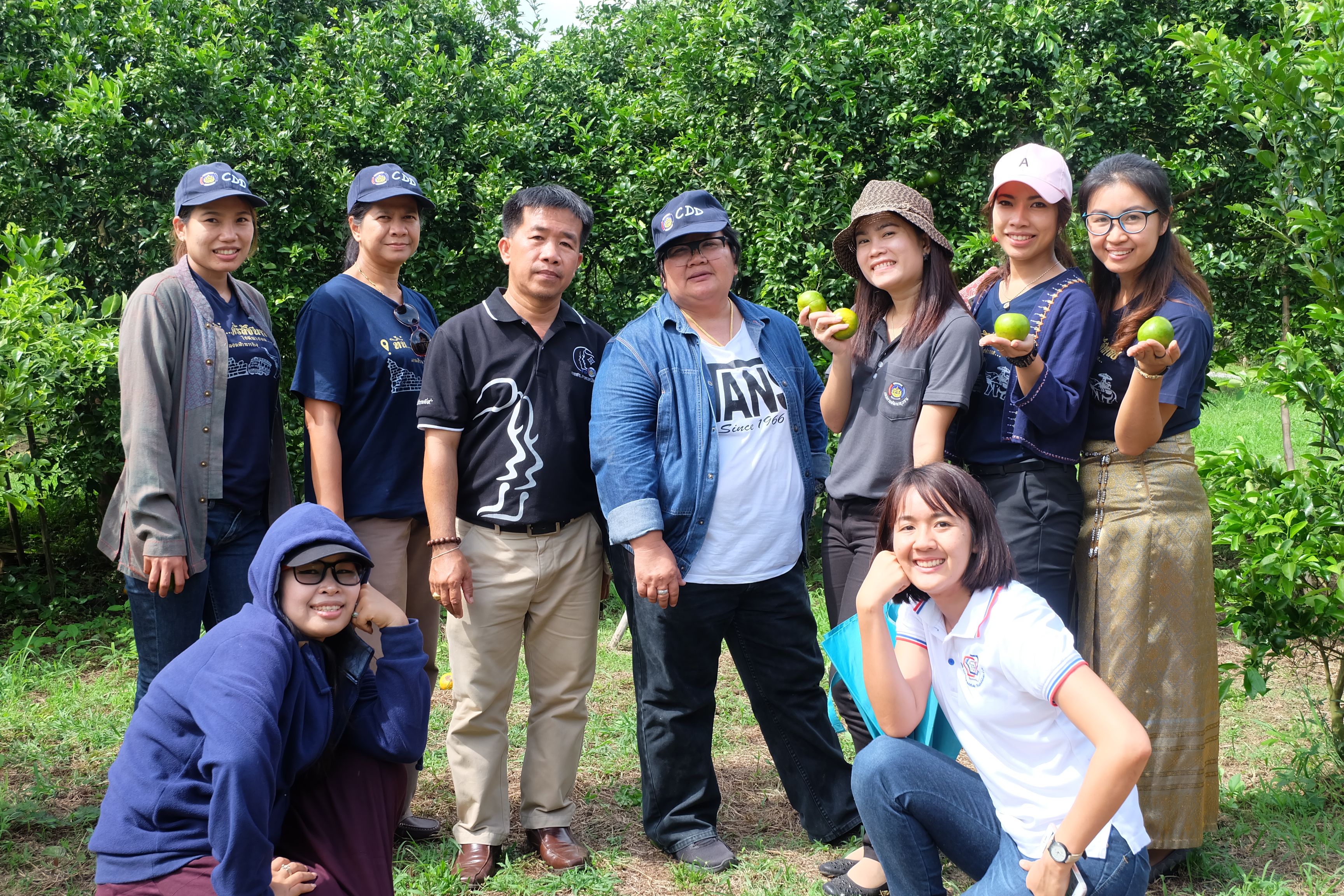 ลงพื้นที่ถ่ายทำวีดีทัศน์ “การส่งเสริมงานเศรษฐกิจฐานรากและประชารัฐ สุโขทัย” ณ กลุ่มแม่สินพัฒนาผลิตส้มปลอดสารพิษ