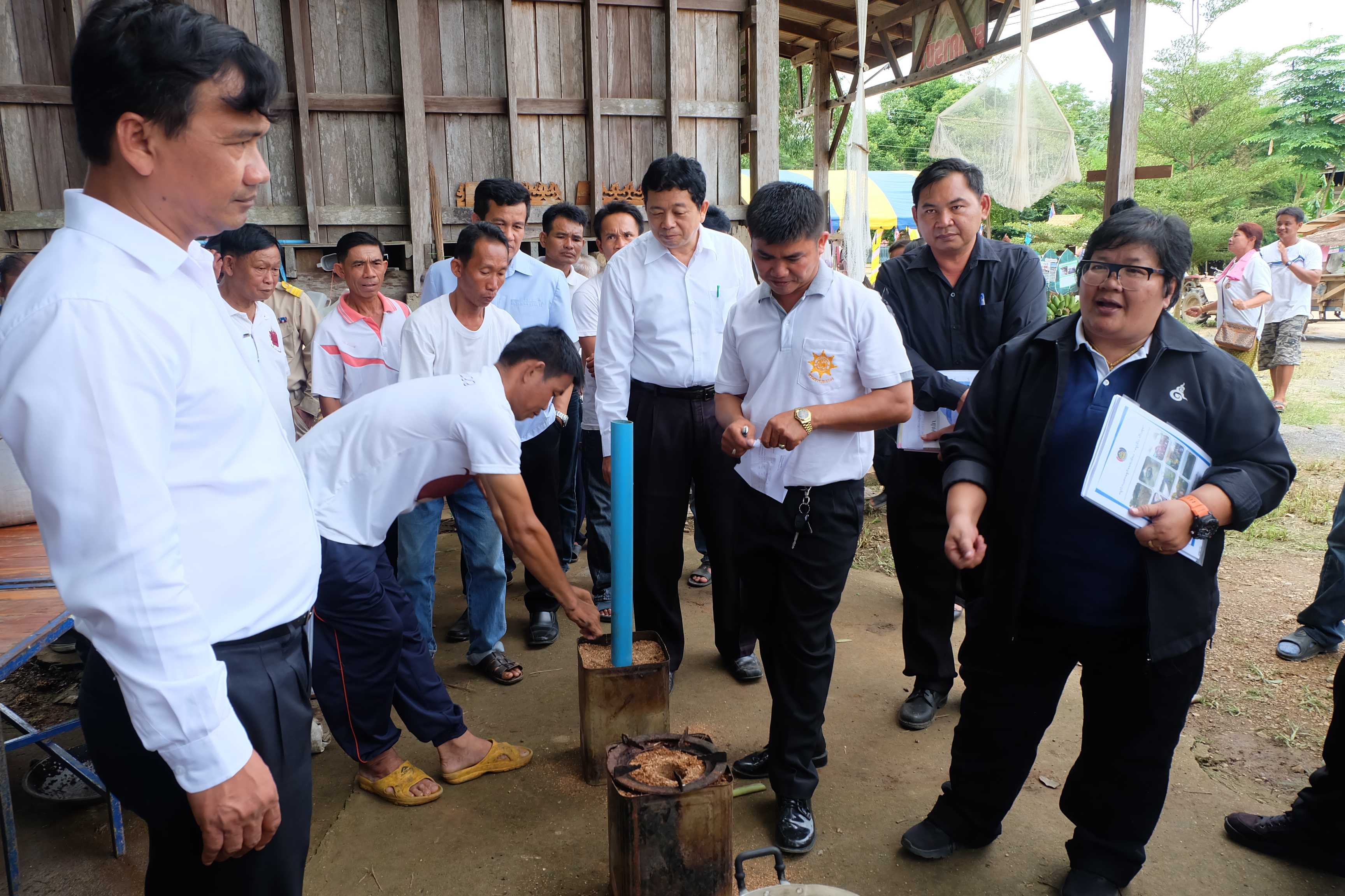 การคัดสรรกิจกรรมหมู่บ้านเศรษฐกิจพอเพียง “อยู่เย็น เป็นสุข” ดีเด่นระดับจังหวัด ประจำปี 2560 อำเภอศรีสัชนาลัย