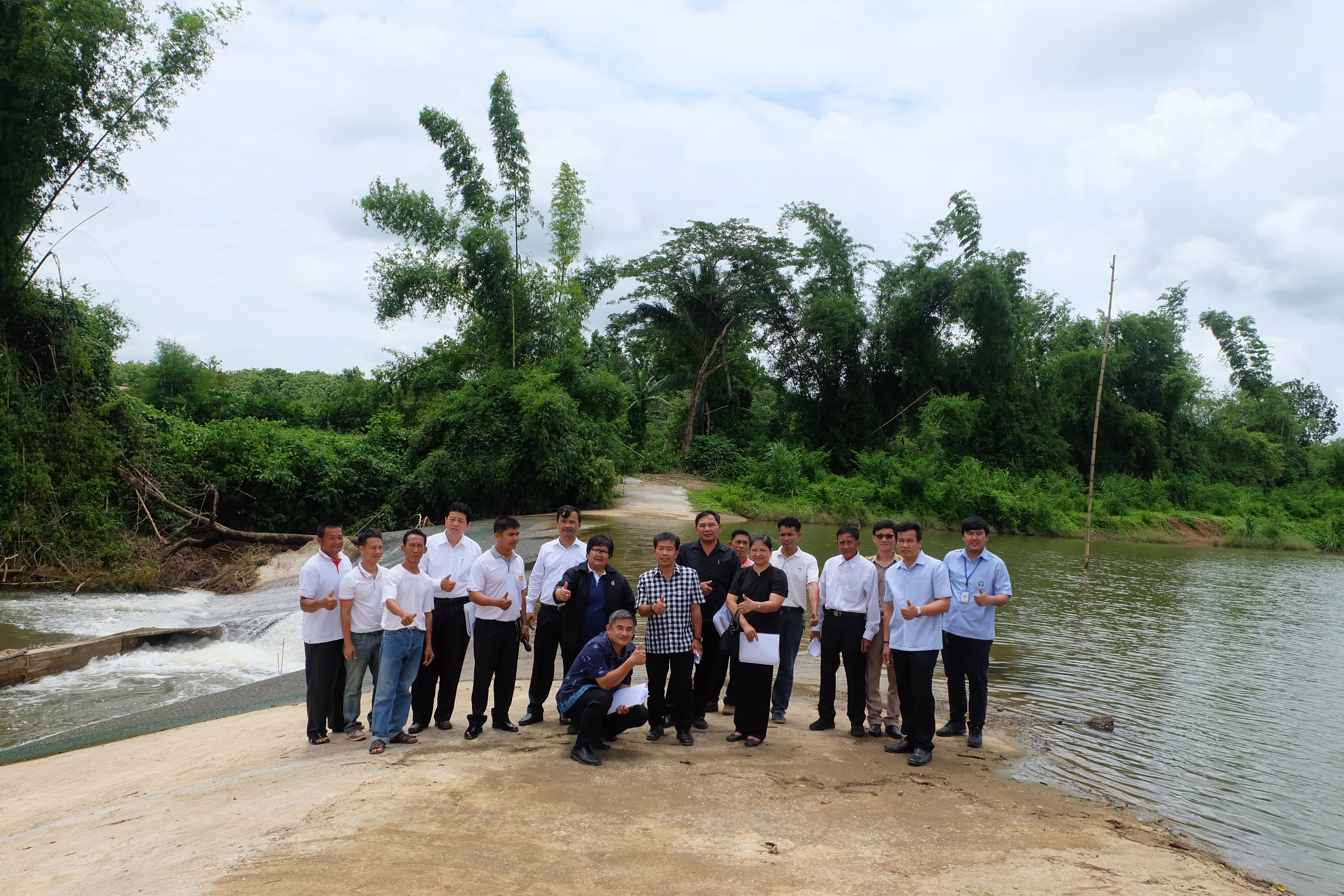 การคัดสรรกิจกรรมหมู่บ้านเศรษฐกิจพอเพียง “อยู่เย็น เป็นสุข” ดีเด่นระดับจังหวัด ประจำปี 2560 อำเภอศรีสัชนาลัย