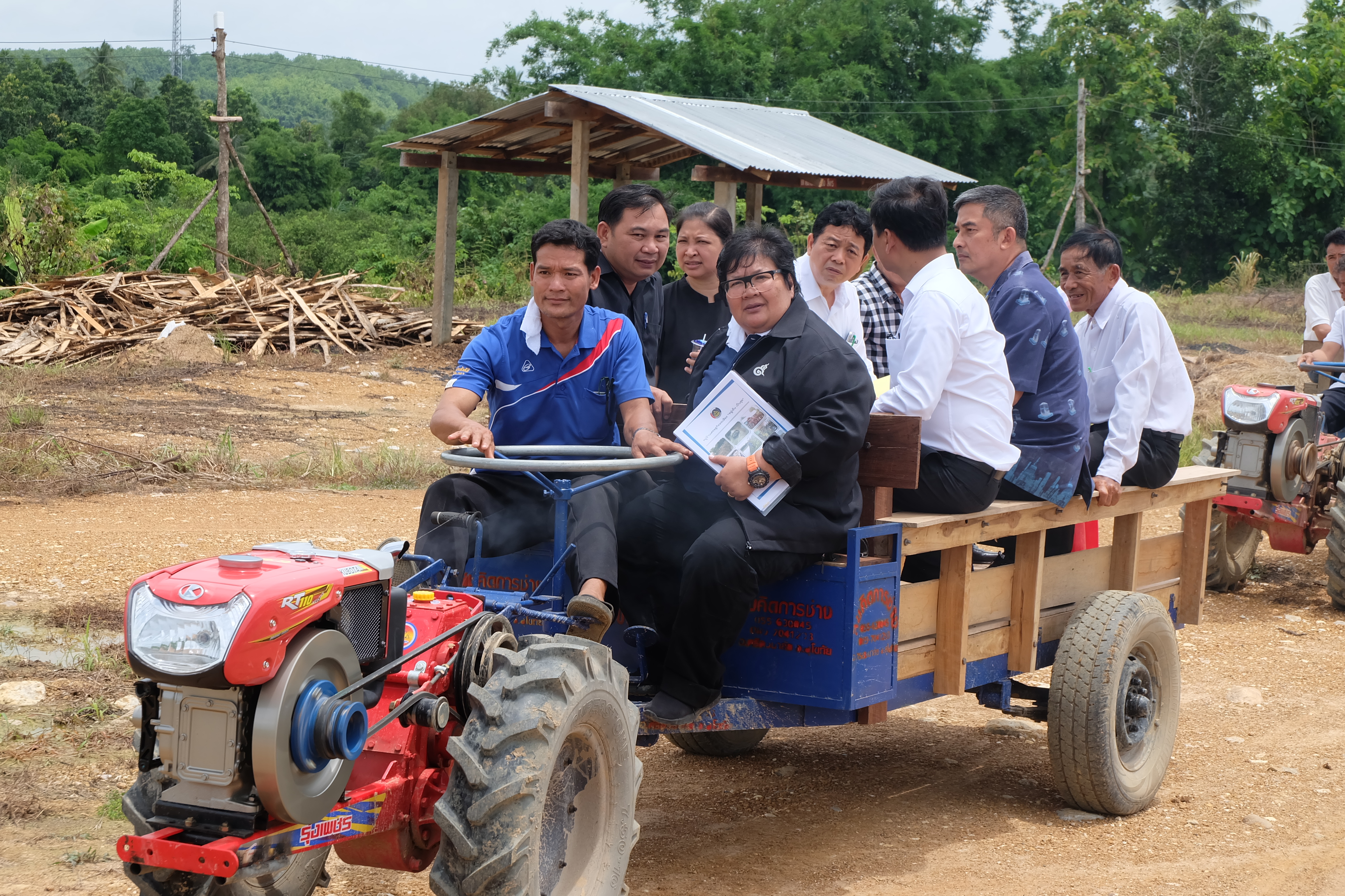 การคัดสรรกิจกรรมหมู่บ้านเศรษฐกิจพอเพียง “อยู่เย็น เป็นสุข” ดีเด่นระดับจังหวัด ประจำปี 2560 อำเภอศรีสัชนาลัย
