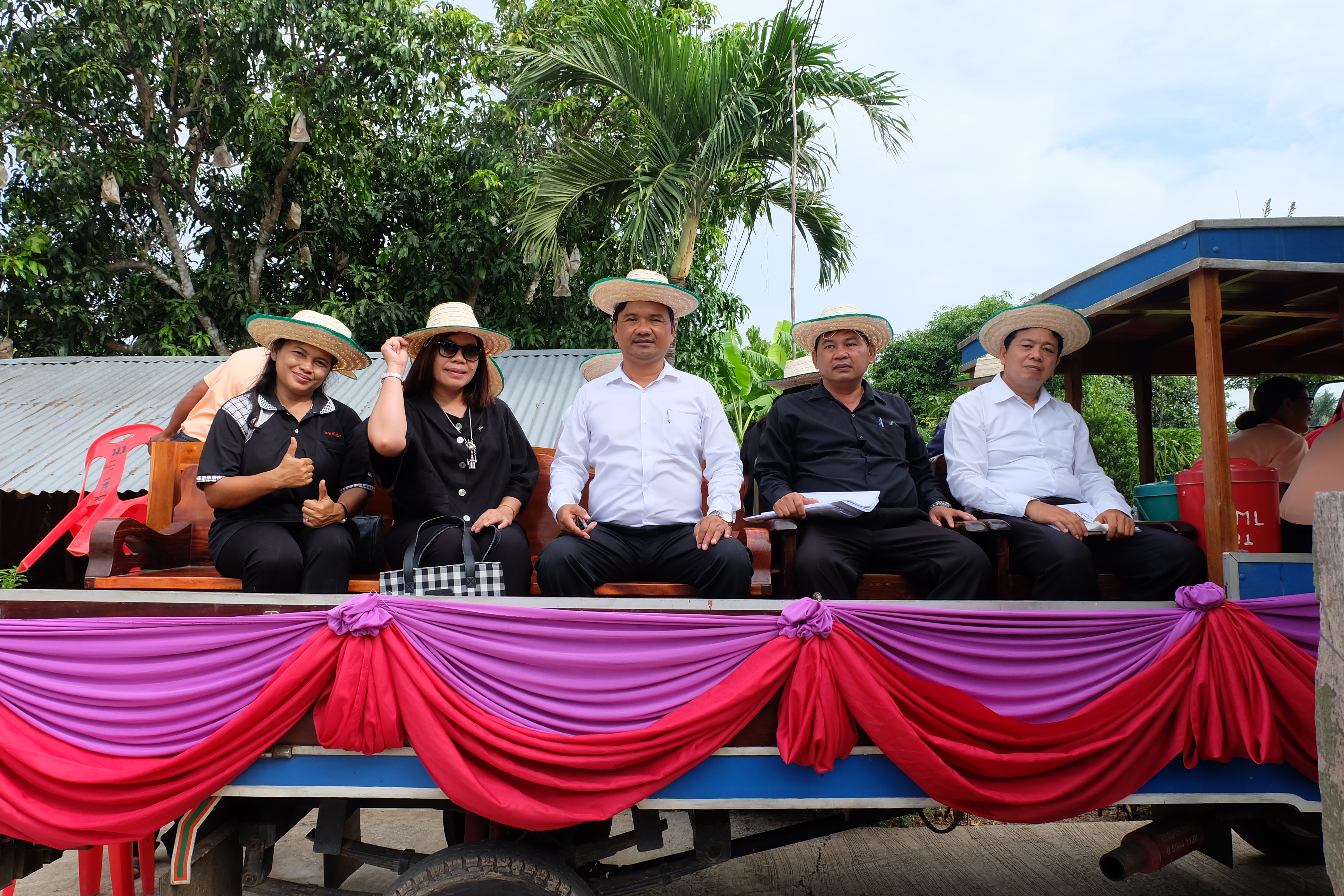 การคัดสรรกิจกรรมหมู่บ้านเศรษฐกิจพอเพียง “อยู่เย็น เป็นสุข” ดีเด่นระดับจังหวัด ประจำปี 2560 อำเภอศรีนคร