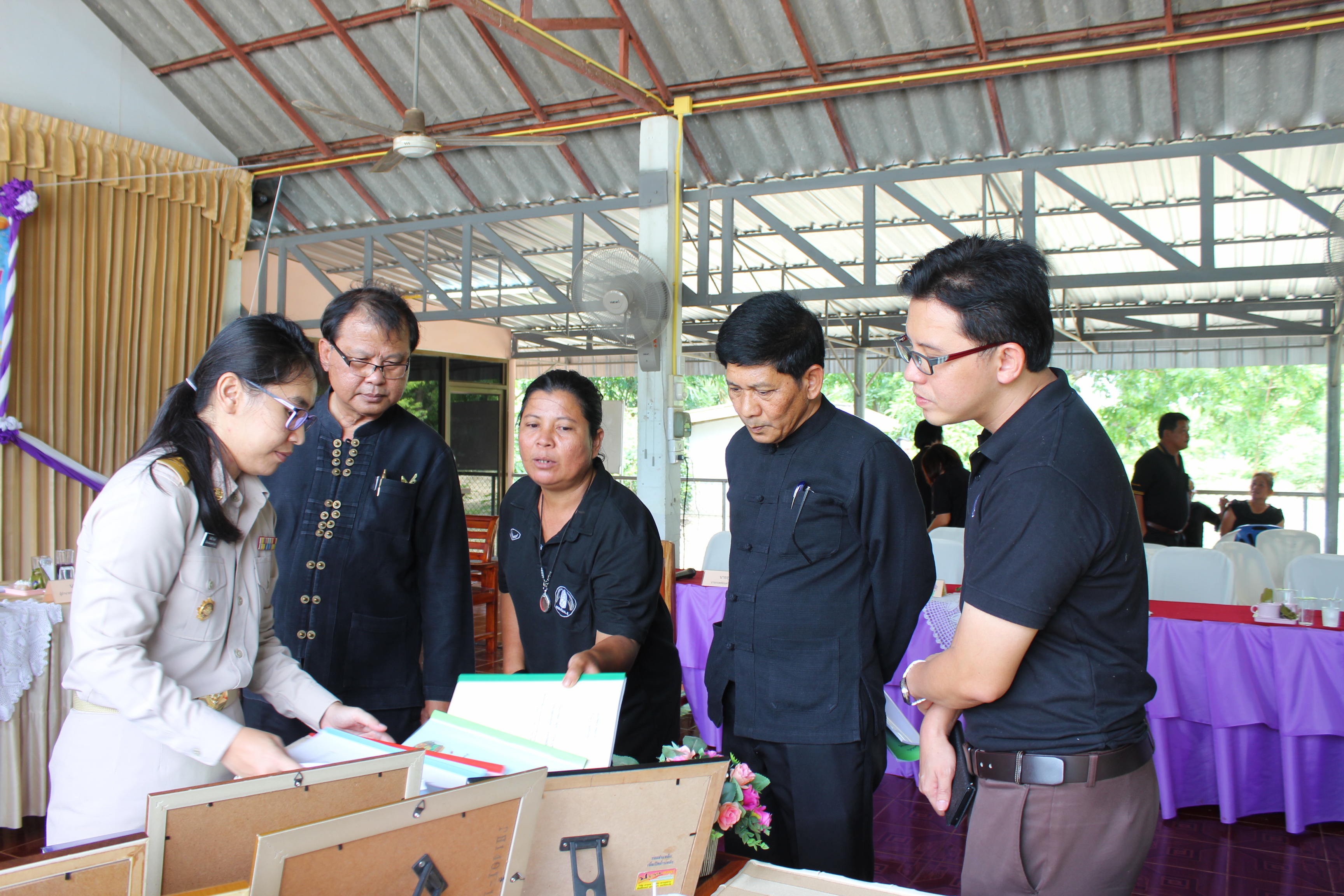 การคัดเลือกข้าราชการและลูกจ้างประจำดีเด่น ประเภทพัฒนากรขวัญใจชุมชน กรมการพัฒนาชุมชน ประจำปี 2560 จังหวัดสุโขทัย