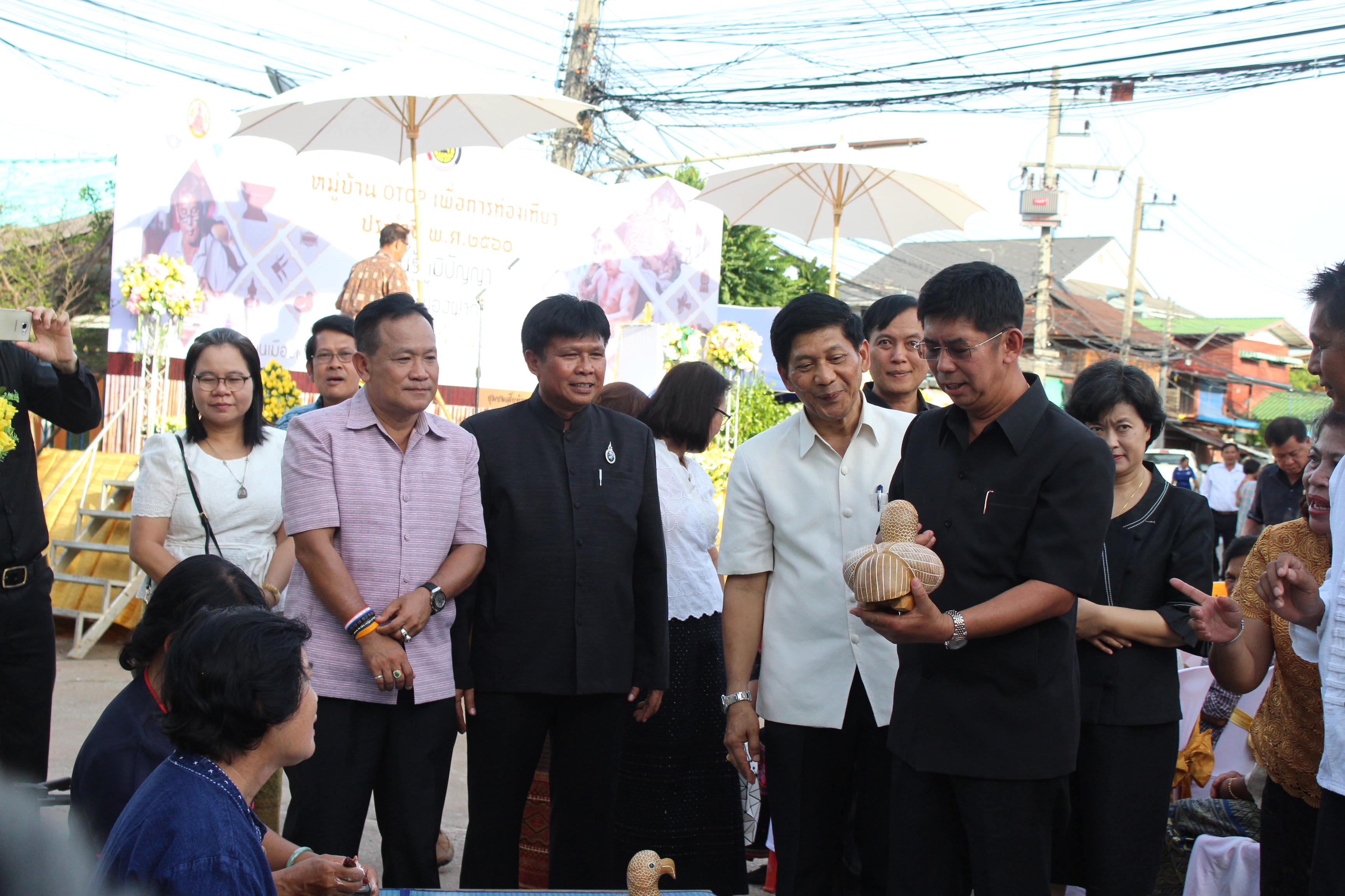 พิธีเปิดโครงการพัฒนาหมู่บ้าน OTOP เพื่อการท่องเที่ยว ประจำปี พ.ศ. 2560 จังหวัดสุโขทัย