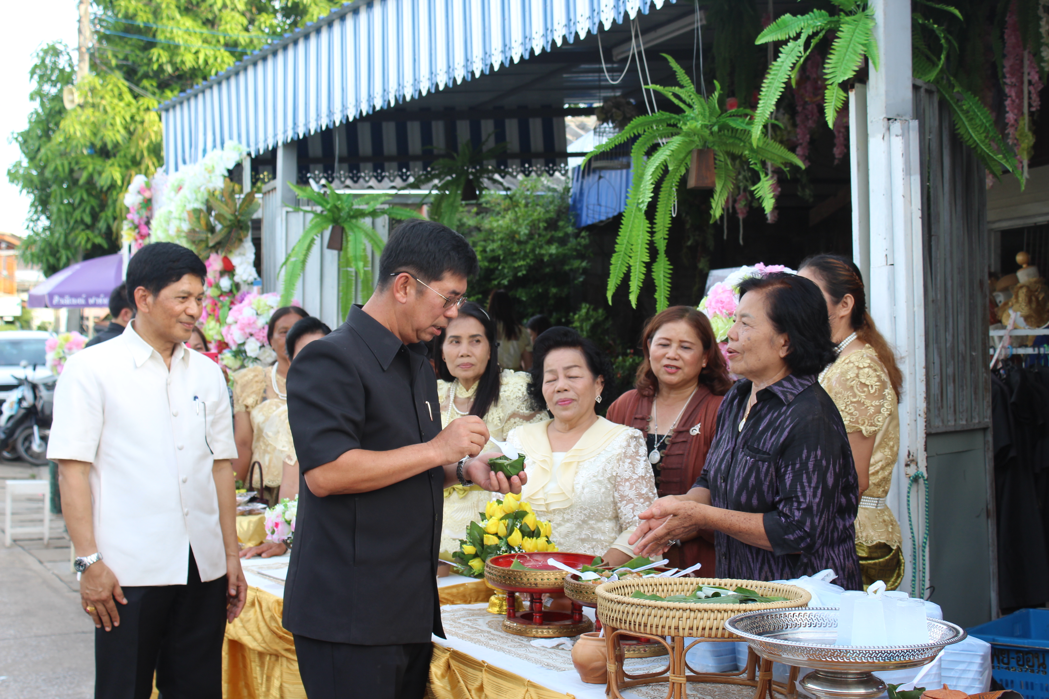 พิธีเปิดโครงการพัฒนาหมู่บ้าน OTOP เพื่อการท่องเที่ยว ประจำปี พ.ศ. 2560 จังหวัดสุโขทัย