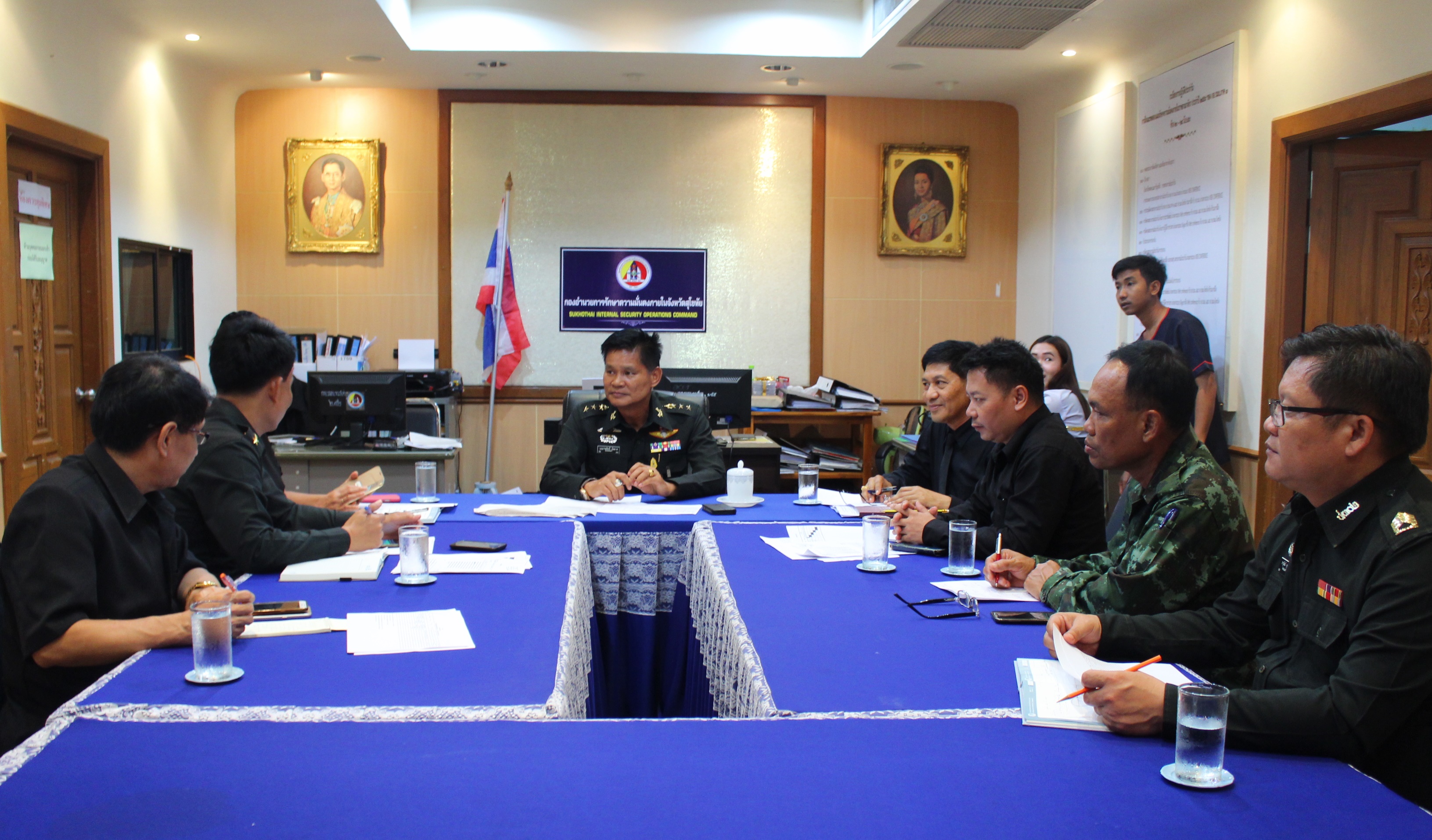 ร่วมการประชุมหารือเพื่อจัดตั้งจุดจำหน่ายสัปปะรด เพื่อช่วยเหลือเกษตรกรผู้ปลูกสับปะรด