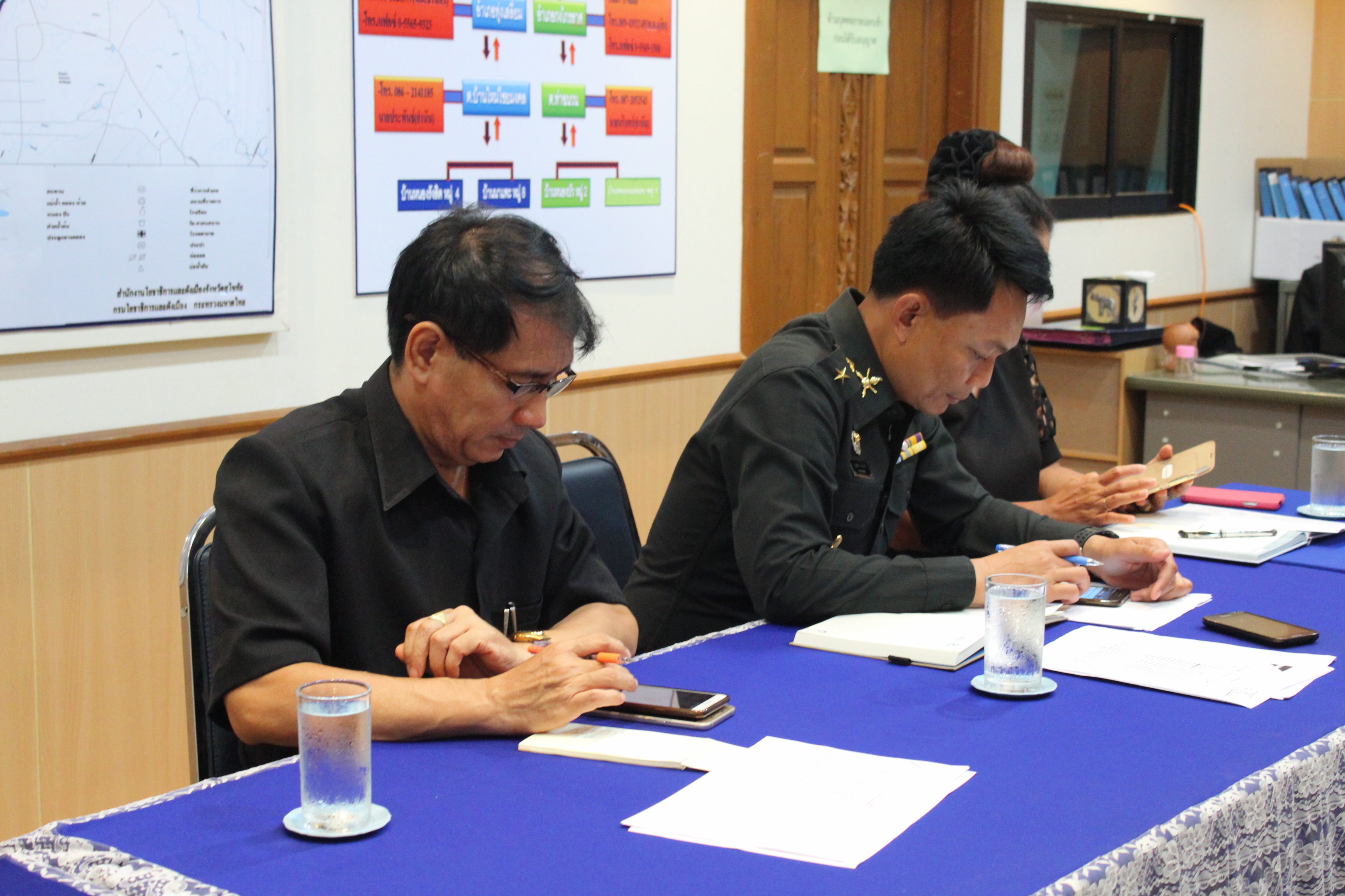 ร่วมการประชุมหารือเพื่อจัดตั้งจุดจำหน่ายสัปปะรด เพื่อช่วยเหลือเกษตรกรผู้ปลูกสับปะรด