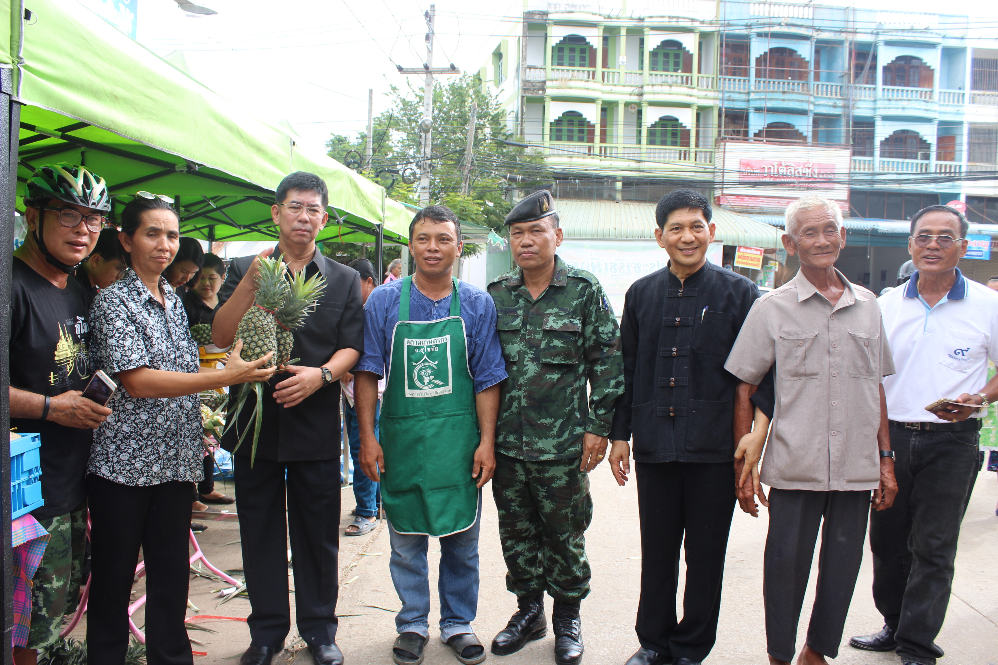 พช.สท.ขานรับนโยบายผู้ว่าราชการจังหวัดสุโขทัย ช่วยเหลือเกษตรกรผู้ปลูกสัปปะรดห้วยมุ่น