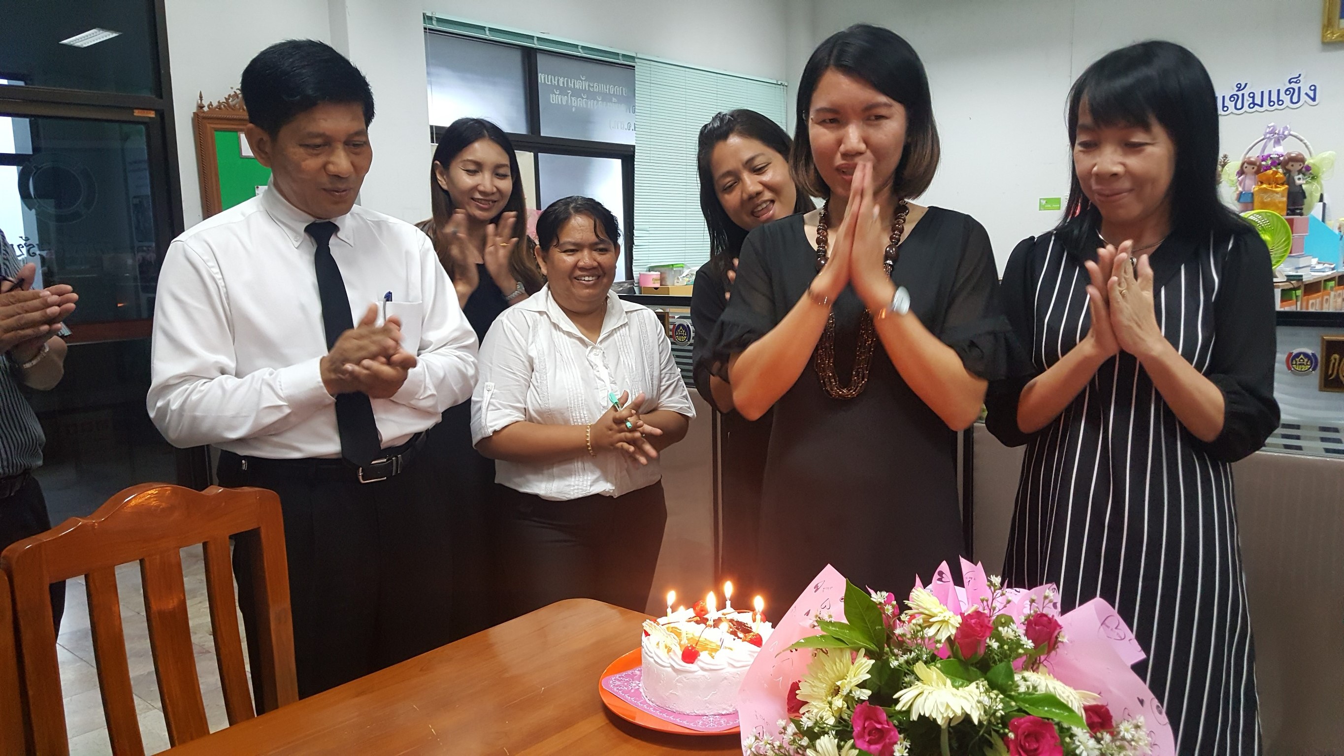 ร่วมอวยพรเนื่องในวันคล้ายวันเกิดของพี่ทับทิม ม่วงทุ่ง นักวิชาการพัฒนาชุมชนชำนาญการ กลุ่มงานส่งเสริมฯ
