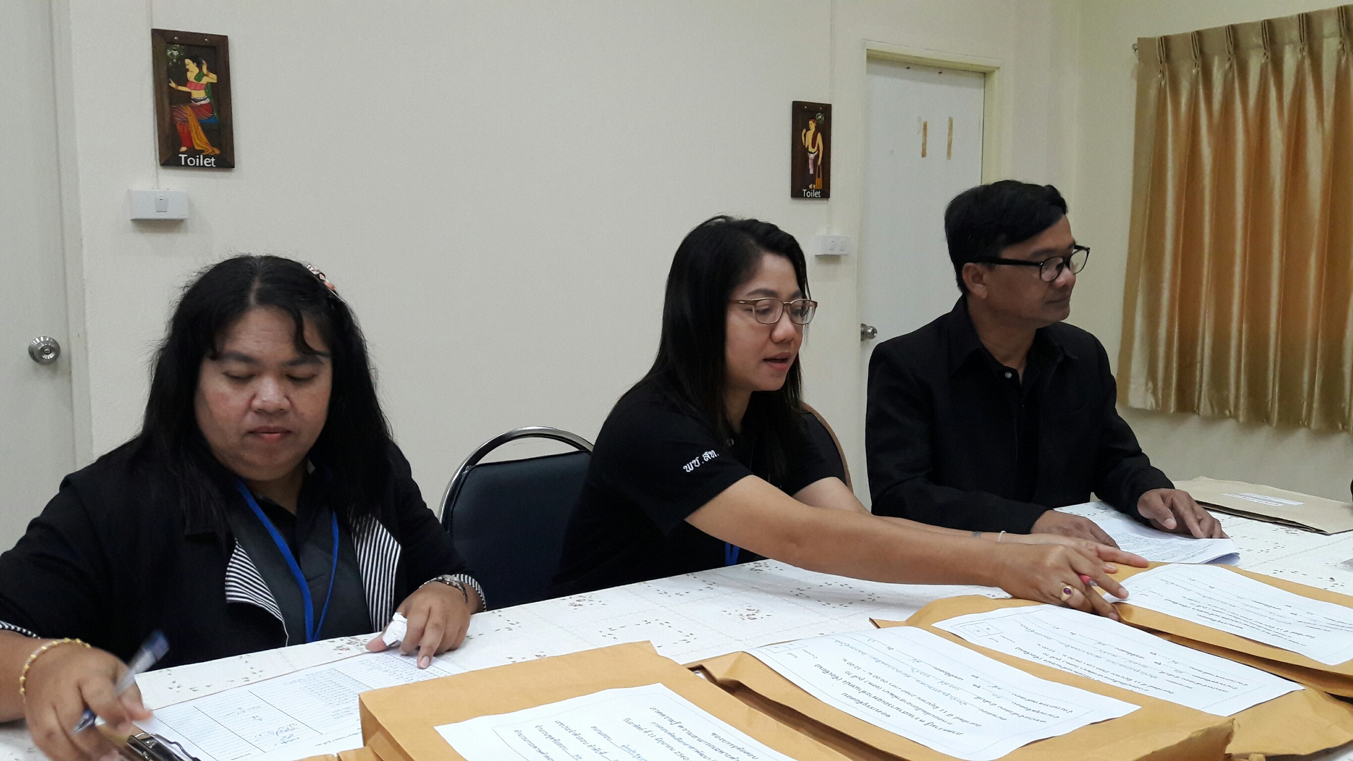 ประชุมคณะกรรมการคุมสอบ เพื่อซักซ้อม ทำความเข้าใจการดำเนินการสอบคัดเลือกอาสาพัฒนา (อสพ.) รุ่นที่ 70