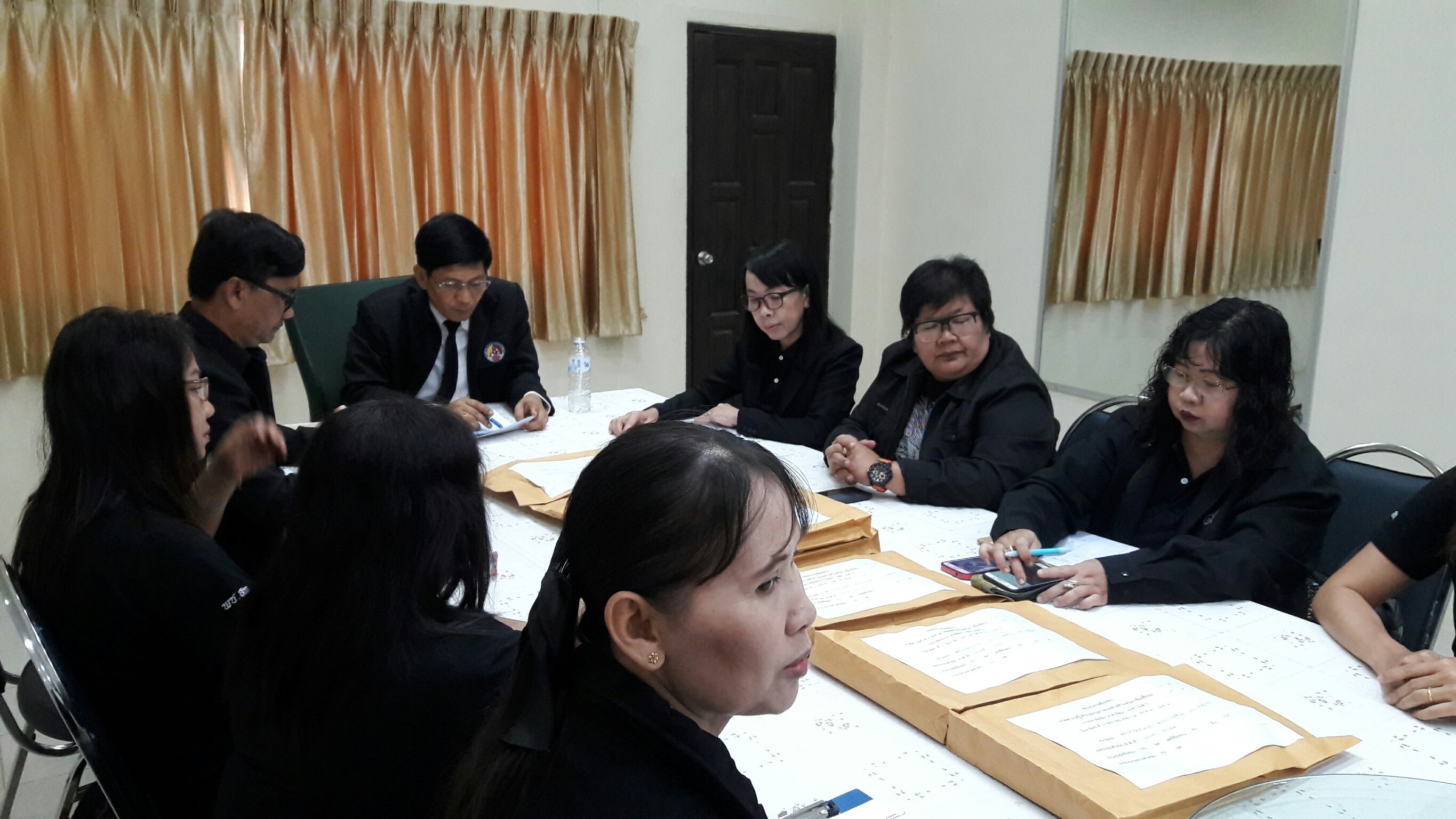 ประชุมคณะกรรมการคุมสอบ เพื่อซักซ้อม ทำความเข้าใจการดำเนินการสอบคัดเลือกอาสาพัฒนา (อสพ.) รุ่นที่ 70