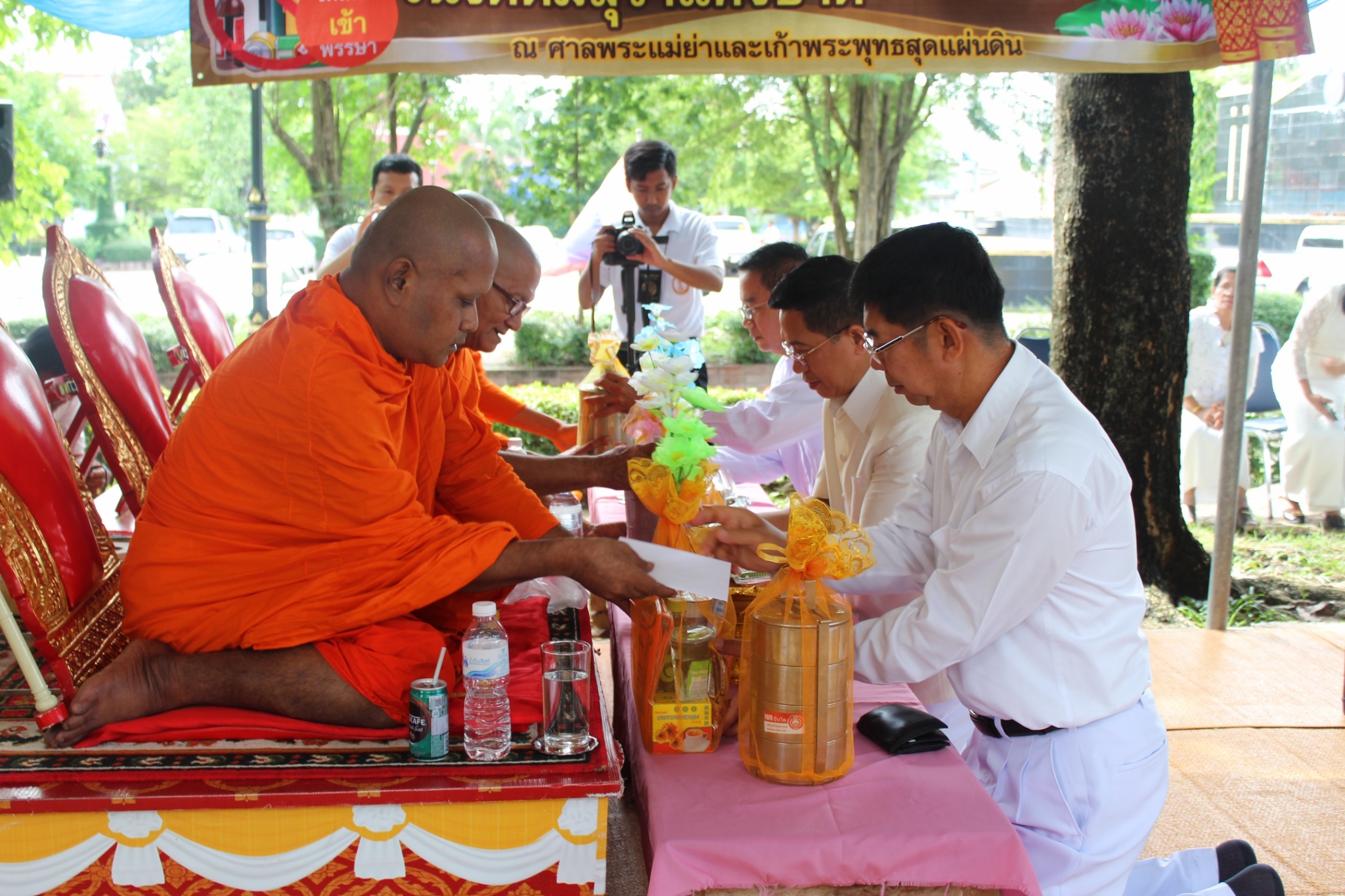 จังหวัดสุโขทัย จัดกิจกรรม “ทำดีเพื่อพ่อ หล่อเทียนเข้าพรรษา” เนื่องในเทศกาลวันอาสาฬหบูชา ประจำปี 2560