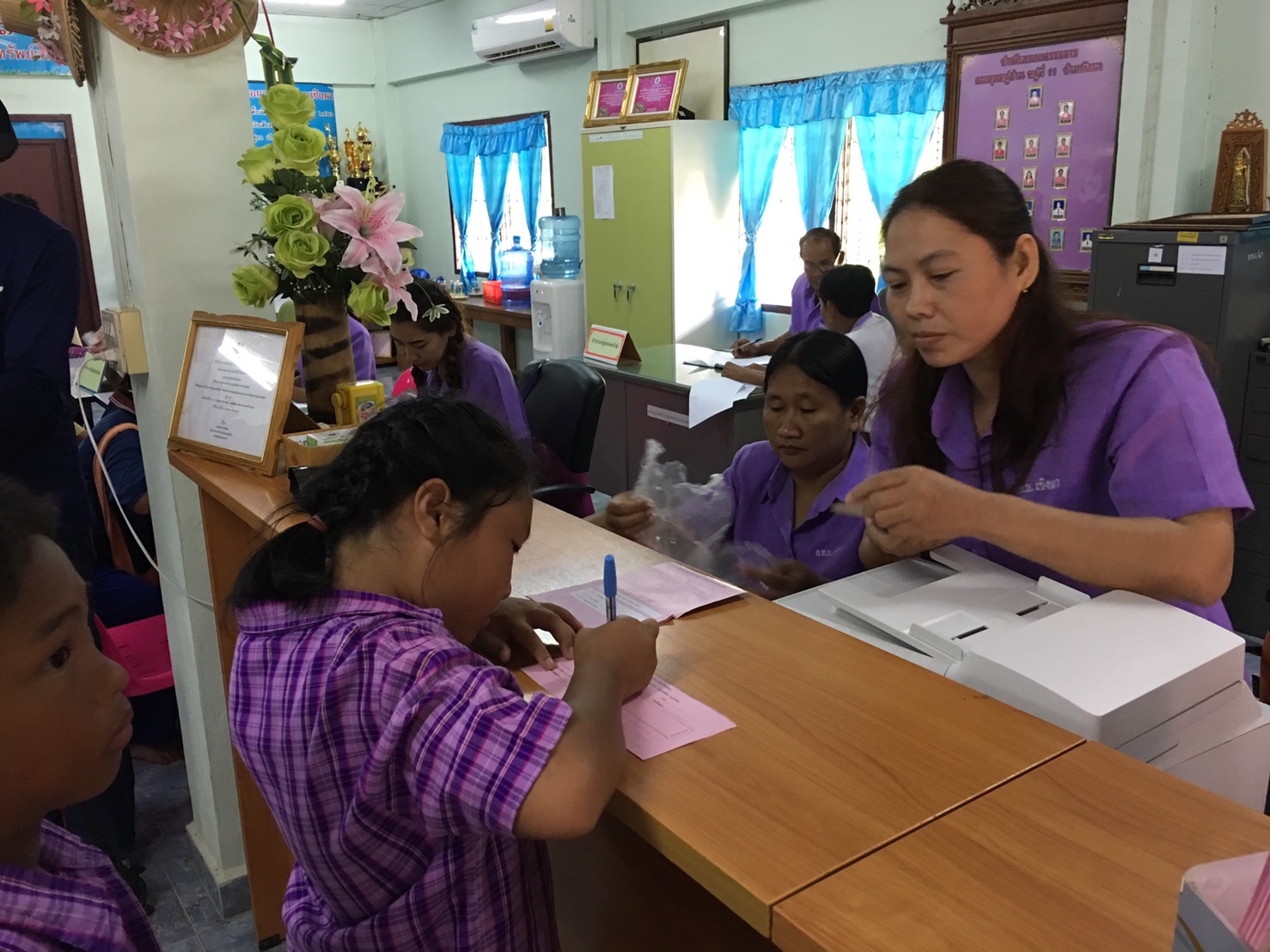 “ติดตามการดำเนินงานและถ่ายทำวีดีทัศน์การดำเนินงานศูนย์สาธิตการตลาดกลุ่มออมทรัพย์เพื่อการผลิตบ้านเชิงผา”