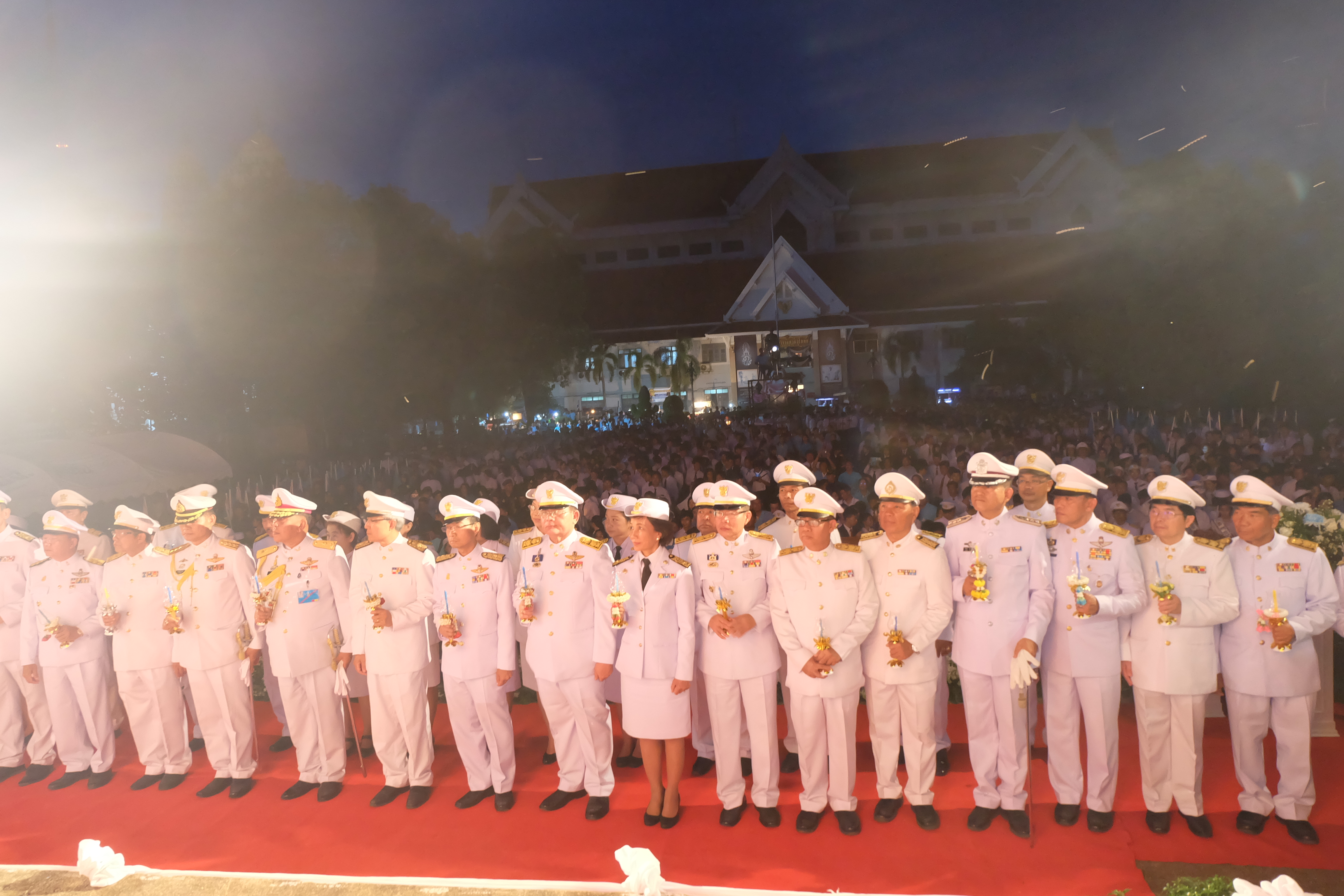 ร่วมพิธีถวายเครื่องราชสักการะ และพิธีจุดเทียนถวายพระพรชัยมงคล เนื่องในวันเฉลิมพระชนมพรรษา สมเด็จพระนางเจ้าสิริกิติ์ พระบรมราชินีนาถ ในรัชกาลที่ 9