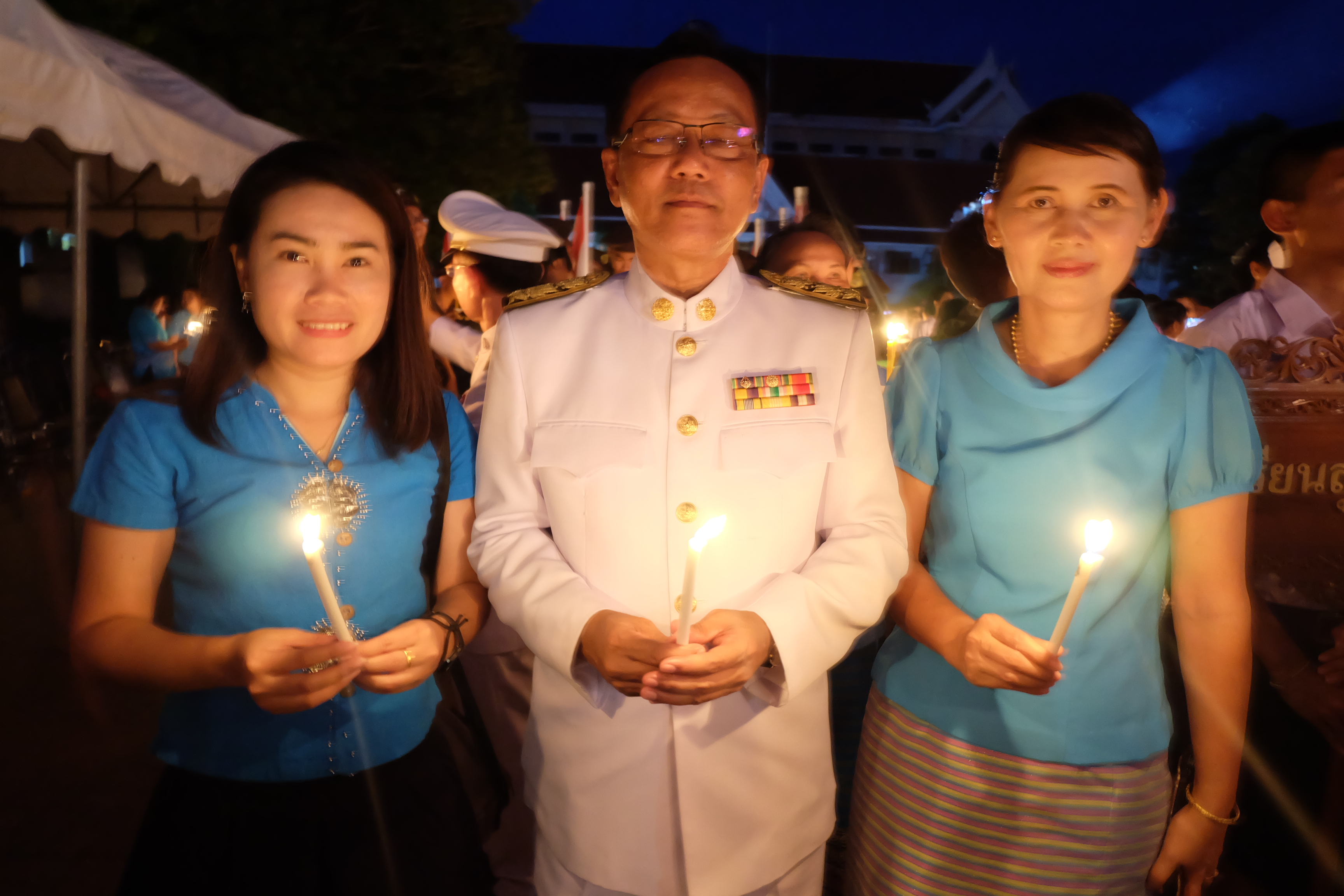 ร่วมพิธีถวายเครื่องราชสักการะ และพิธีจุดเทียนถวายพระพรชัยมงคล เนื่องในวันเฉลิมพระชนมพรรษา สมเด็จพระนางเจ้าสิริกิติ์ พระบรมราชินีนาถ ในรัชกาลที่ 9