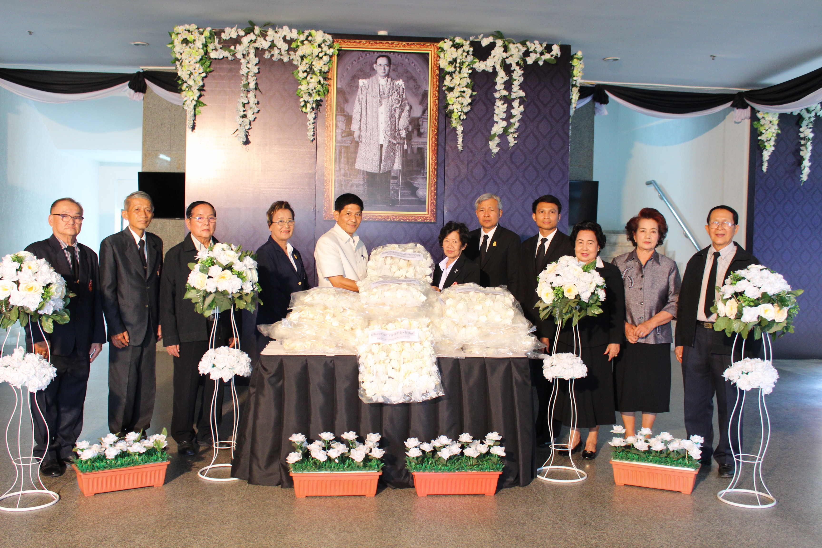 รับมอบดอกไม้จันทน์พระราชทาน จากศาลเยาวชนและครอบครัวจังหวัดสุโขทัย