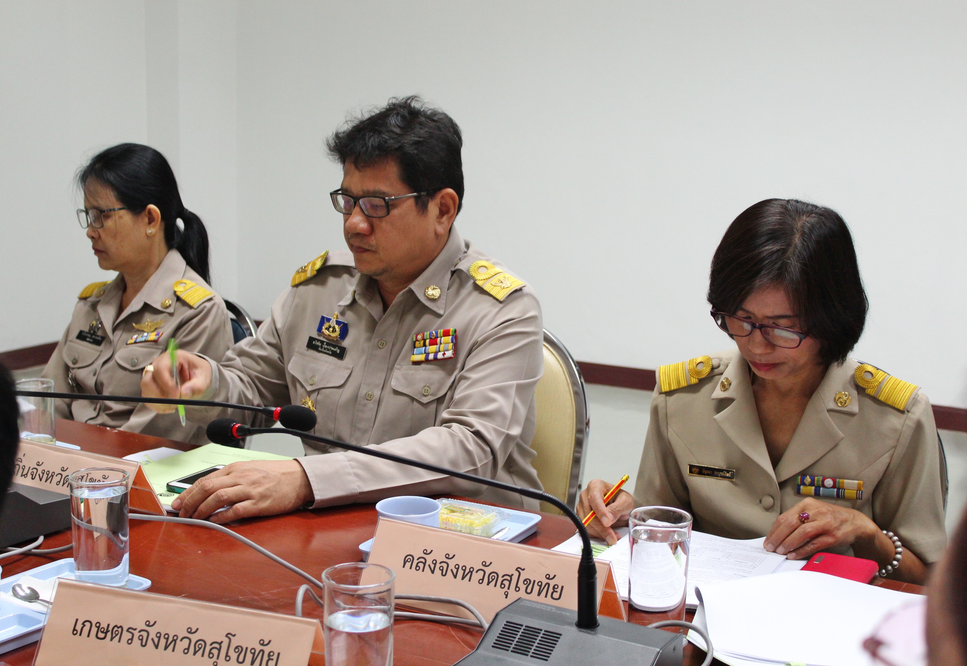 การประชุมคณะอนุกรรมการบริหารกองทุนพัฒนาบทบาทสตรีจังหวัดสุโขทัย ครั้งที่ 6/2560