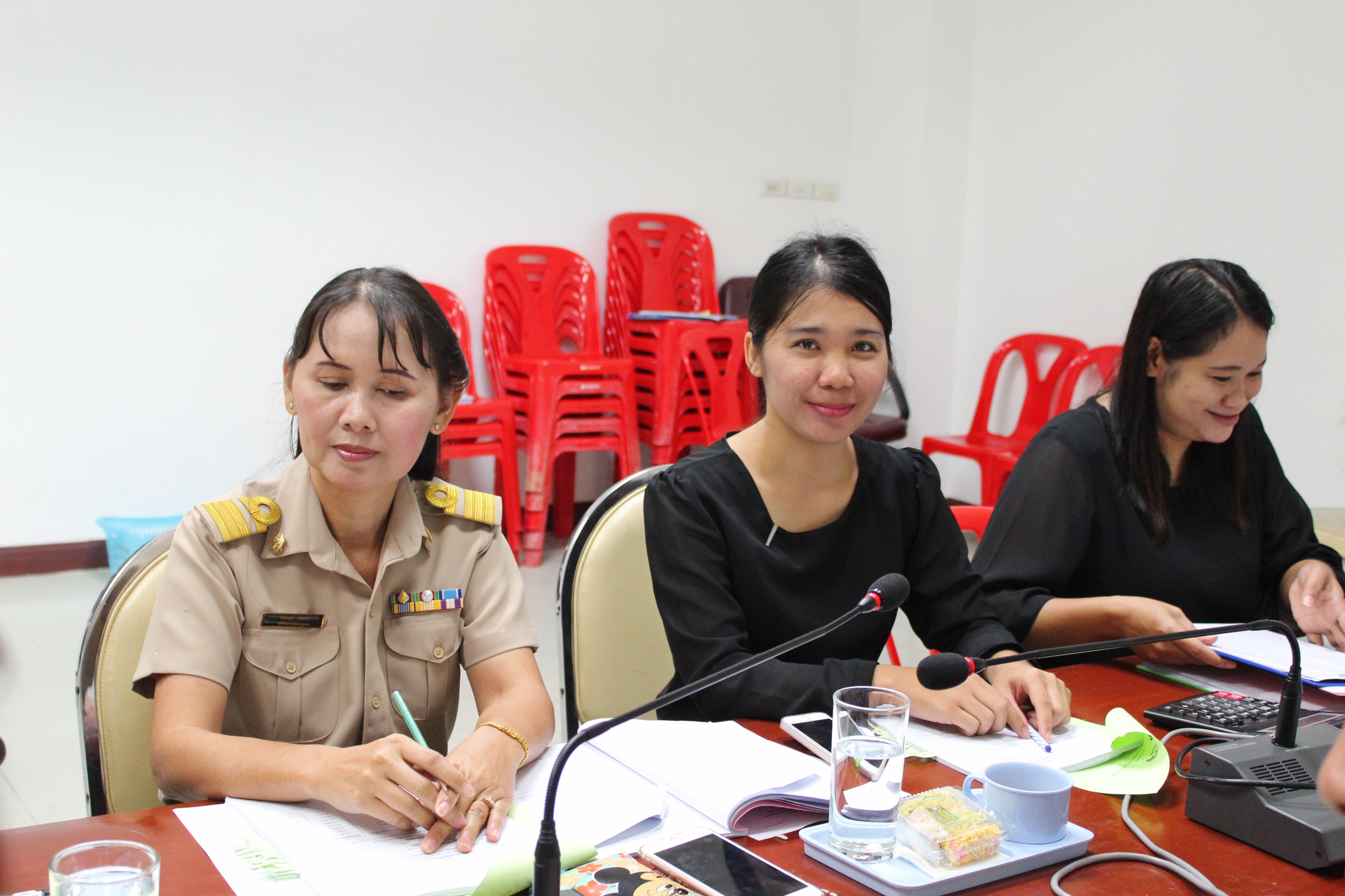 การประชุมคณะอนุกรรมการบริหารกองทุนพัฒนาบทบาทสตรีจังหวัดสุโขทัย ครั้งที่ 6/2560