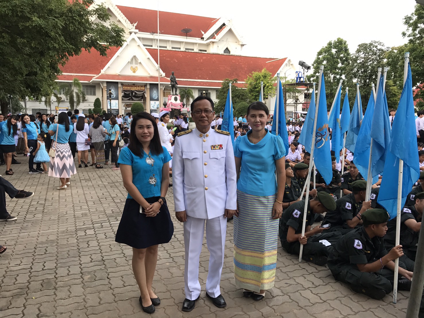 ร่วมพิธีถวายเครื่องราชสักการะ และพิธีจุดเทียนถวายพระพรชัยมงคล เนื่องในวันเฉลิมพระชนมพรรษา สมเด็จพระนางเจ้าสิริกิติ์ พระบรมราชินีนาถ ในรัชกาลที่ 9