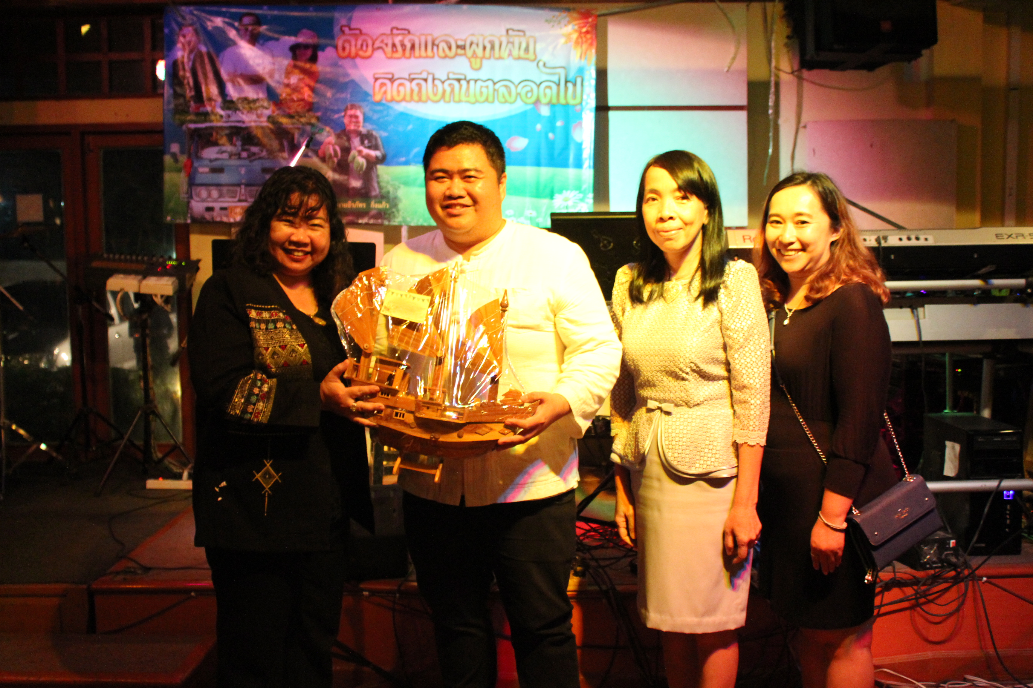 จังหวัดสุโขทัย จัดงานเลี้ยง “ด้วยรักและผูกพัน คิดถึงกันตลอดไป” แสดงความยินดีกับบุคลากรของพัฒนาชุมชนจังหวัดสุโขทัย