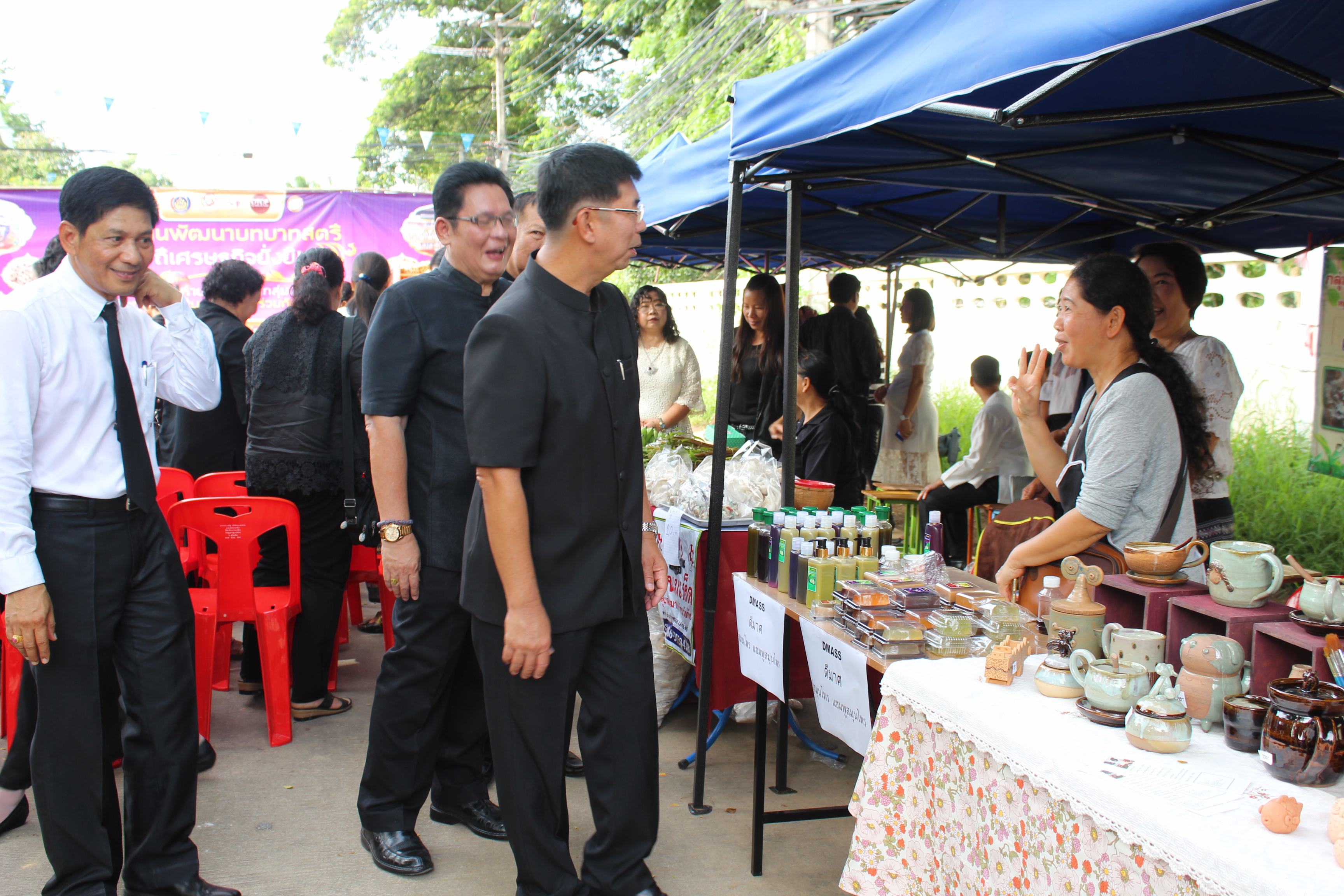 จังหวัดสุโขทัย จัดโครงการจัดจำหน่ายผลิตภัณฑ์กลุ่มอาชีพสมาชิกกองทุนพัฒนาบทบาทสตรีร่วมกับภาคีเครือข่าย