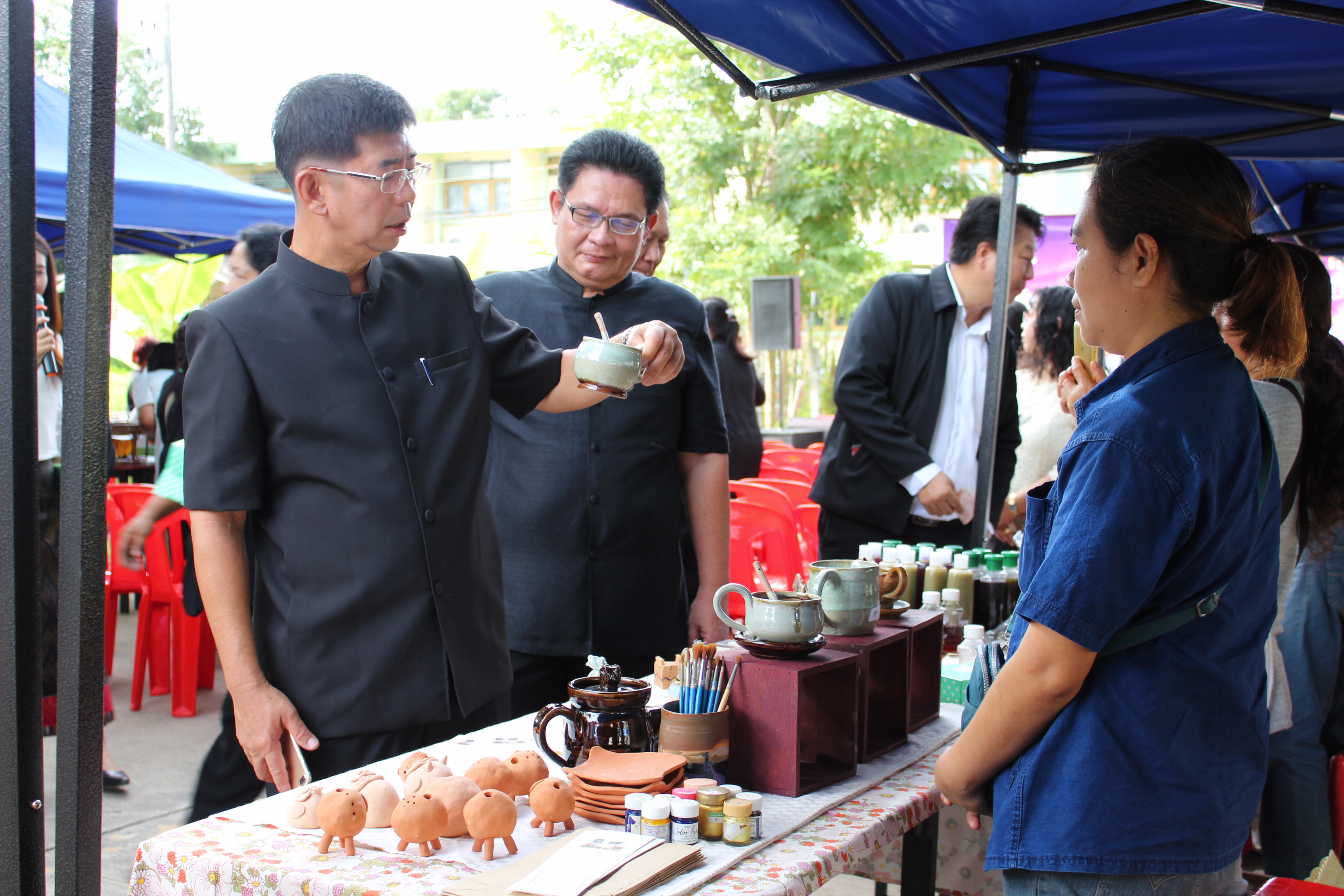 จังหวัดสุโขทัย จัดโครงการจัดจำหน่ายผลิตภัณฑ์กลุ่มอาชีพสมาชิกกองทุนพัฒนาบทบาทสตรีร่วมกับภาคีเครือข่าย