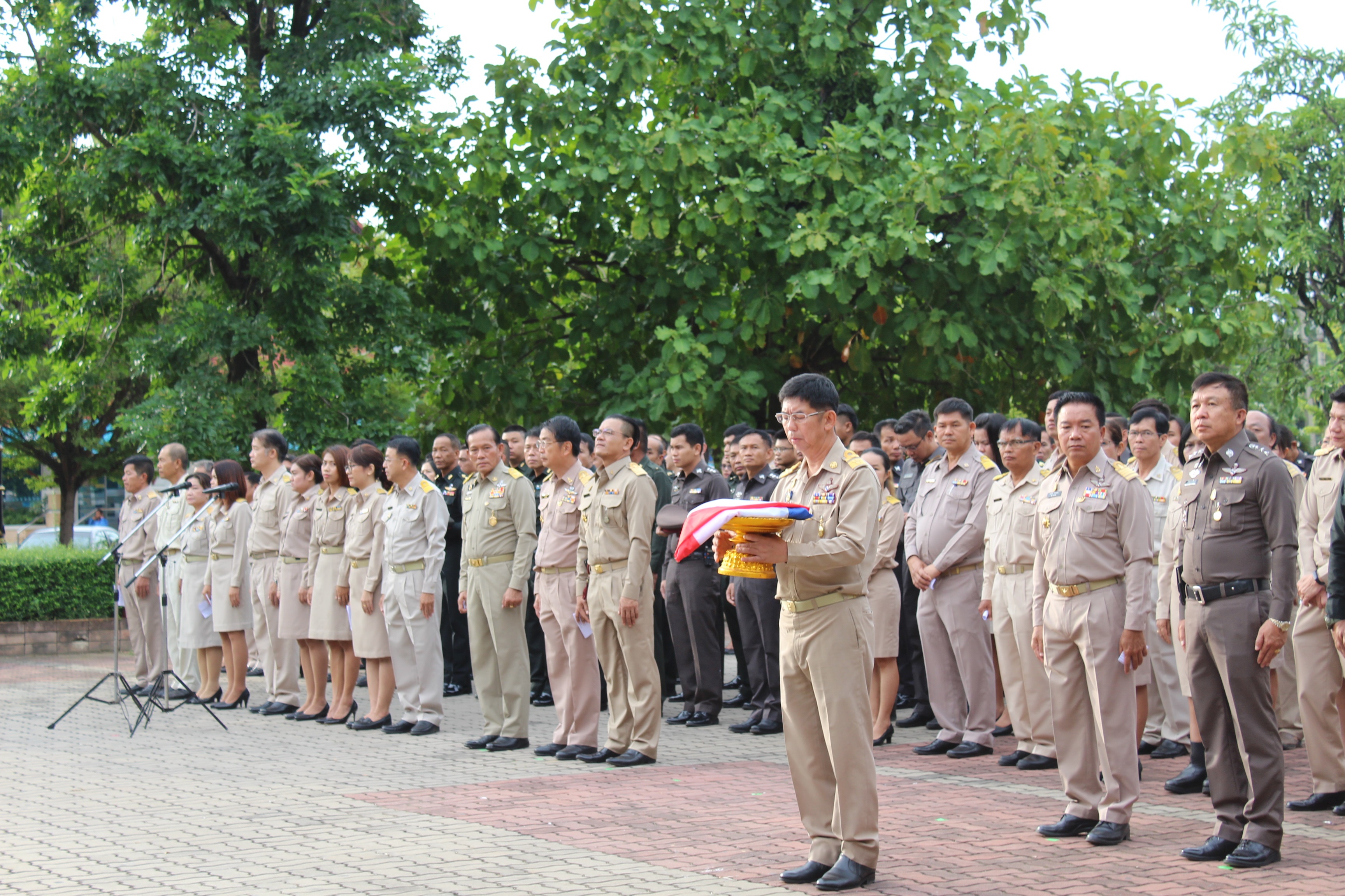 “พัฒนาชุมชนสุโขทัย ร่วมกิจกรรมเชิญธงชาติไทยและร้องเพลงชาติไทยเนื่องในวันพระราชทานธงชาติไทยครบรอบ 100 ปีธงชาติไทย”