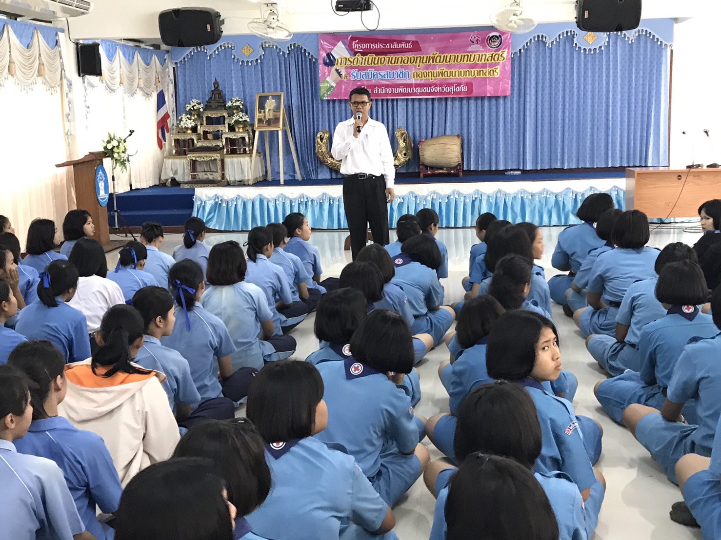 ประชาสัมพันธ์การดำเนินงานกองทุนพัฒนาบทบาทสตรี และรับสมัครสมาชิกกองทุนพัฒนาบทบาทสตรี โรงเรียนศรีนคร