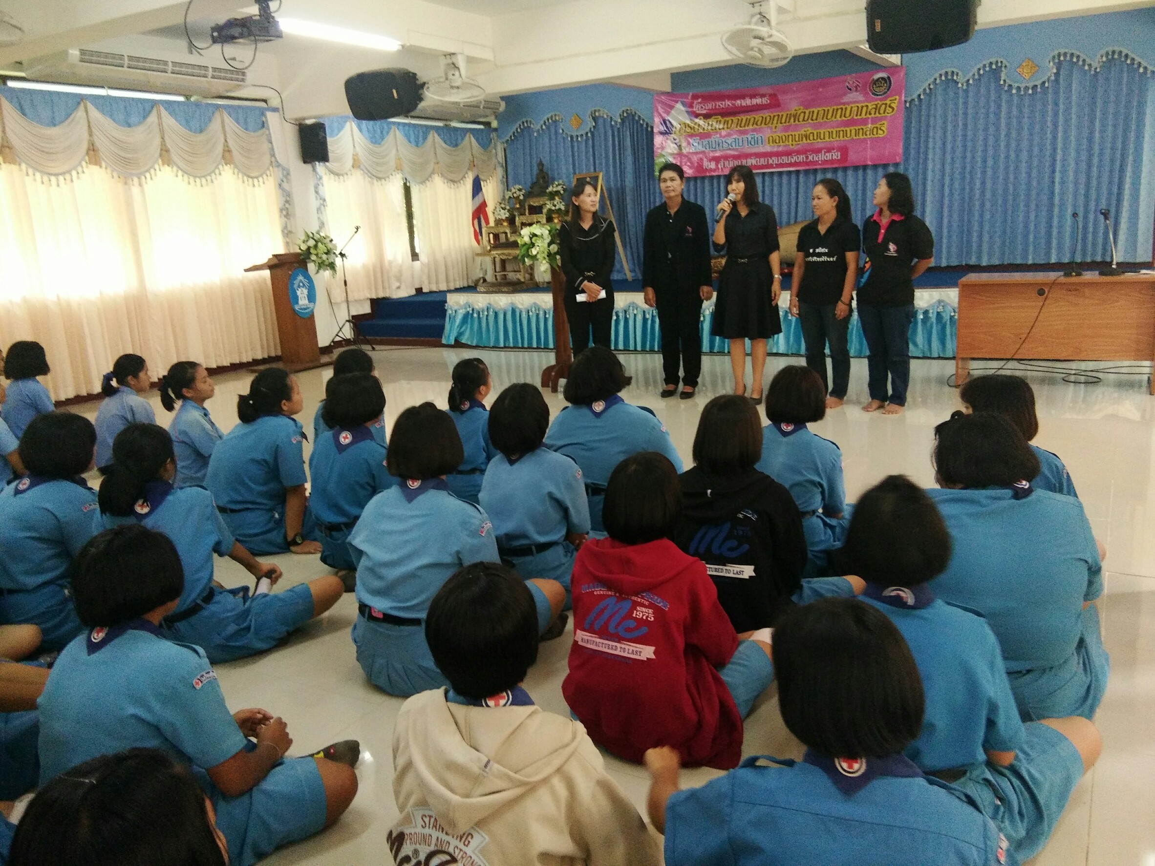 ประชาสัมพันธ์การดำเนินงานกองทุนพัฒนาบทบาทสตรี และรับสมัครสมาชิกกองทุนพัฒนาบทบาทสตรี โรงเรียนศรีนคร