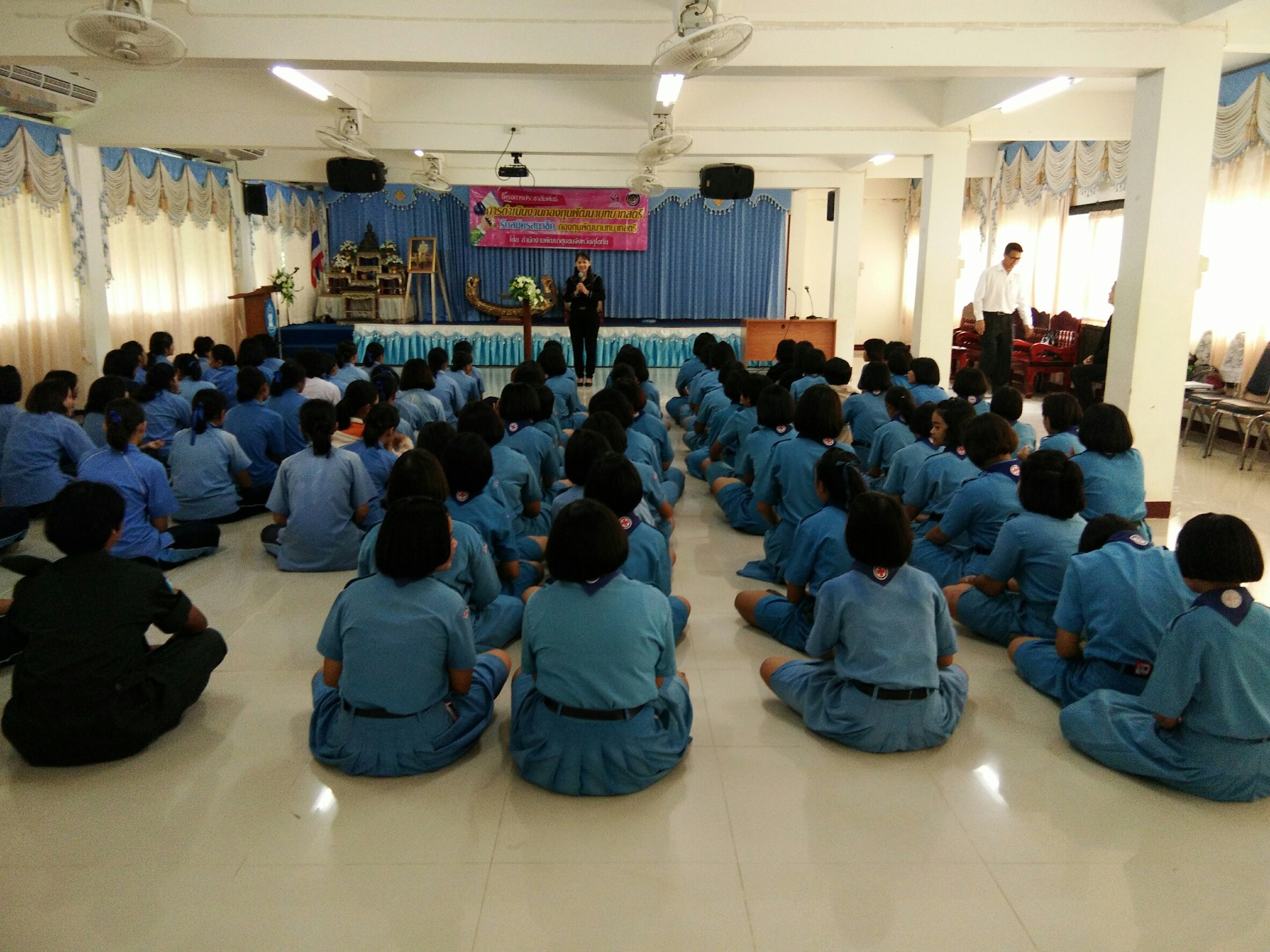 ประชาสัมพันธ์การดำเนินงานกองทุนพัฒนาบทบาทสตรี และรับสมัครสมาชิกกองทุนพัฒนาบทบาทสตรี โรงเรียนศรีนคร