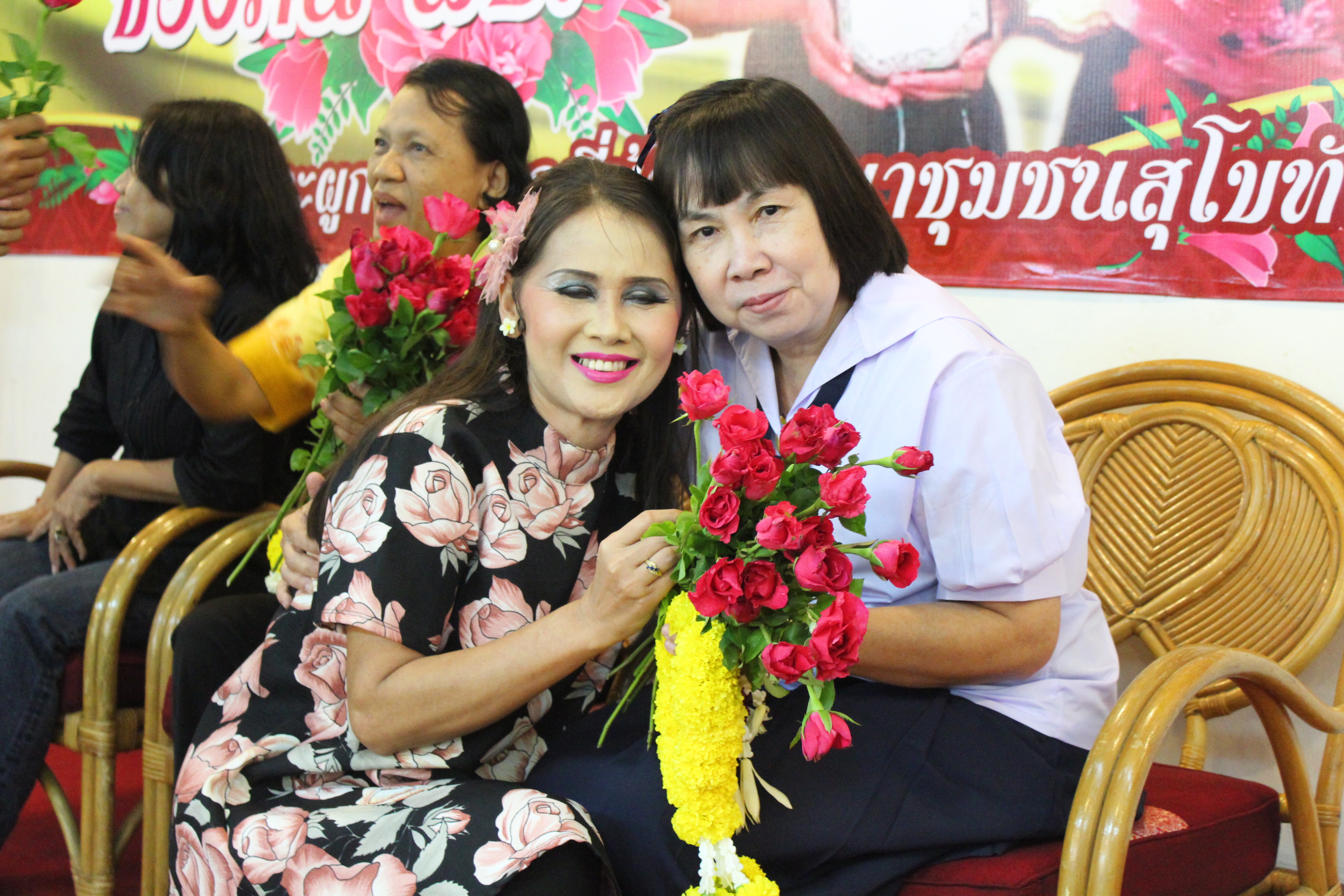 พัฒนาชุมชนสุโขทัย จัดงานกิจกรรมมุฑิตาจิตแด่ผู้เกษียณายุราชการ ปี 2560 “ร้อยรัก หลอมดวงใจ สานสายใยพัฒนาชุมชน”