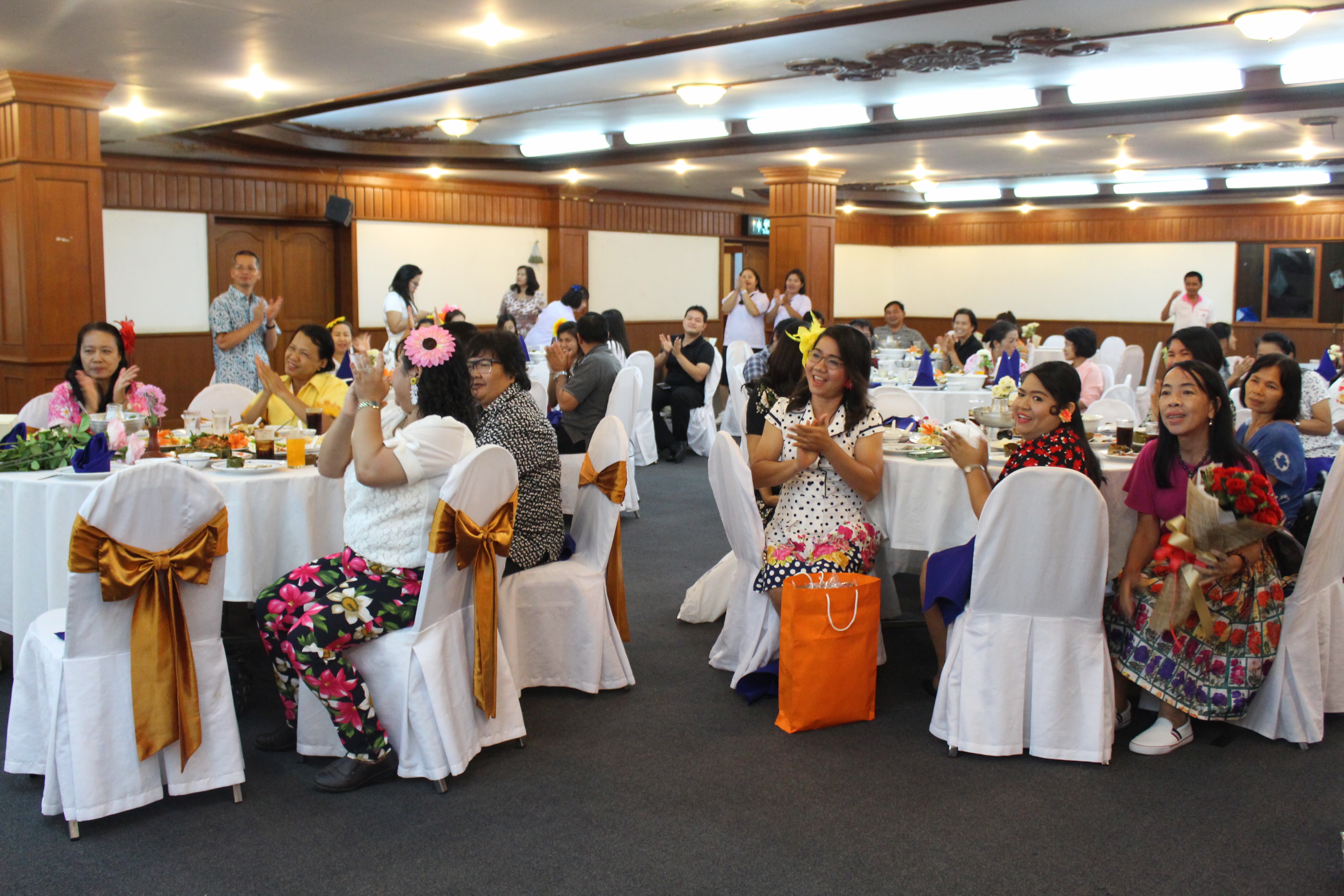 พัฒนาชุมชนสุโขทัย จัดงานกิจกรรมมุฑิตาจิตแด่ผู้เกษียณายุราชการ ปี 2560 “ร้อยรัก หลอมดวงใจ สานสายใยพัฒนาชุมชน”