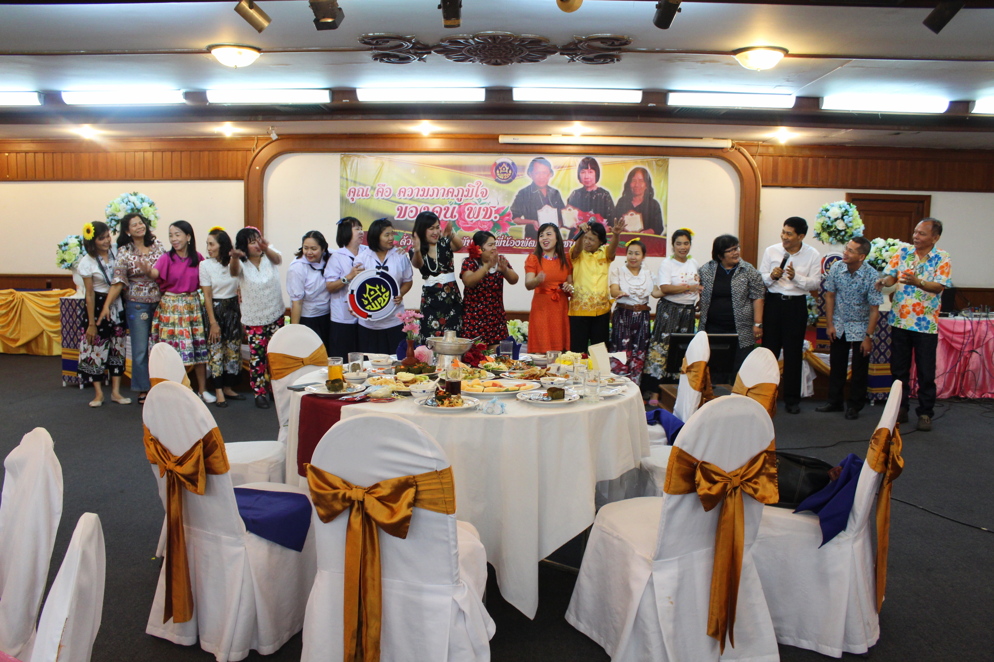 พัฒนาชุมชนสุโขทัย จัดงานกิจกรรมมุฑิตาจิตแด่ผู้เกษียณายุราชการ ปี 2560 “ร้อยรัก หลอมดวงใจ สานสายใยพัฒนาชุมชน”