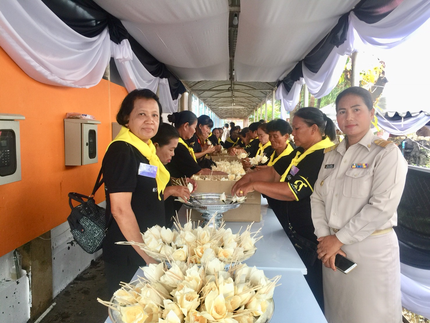 จังหวัดสุโขทัย ซ้อมถวายดอกไม้จันทน์เสมือนจริง