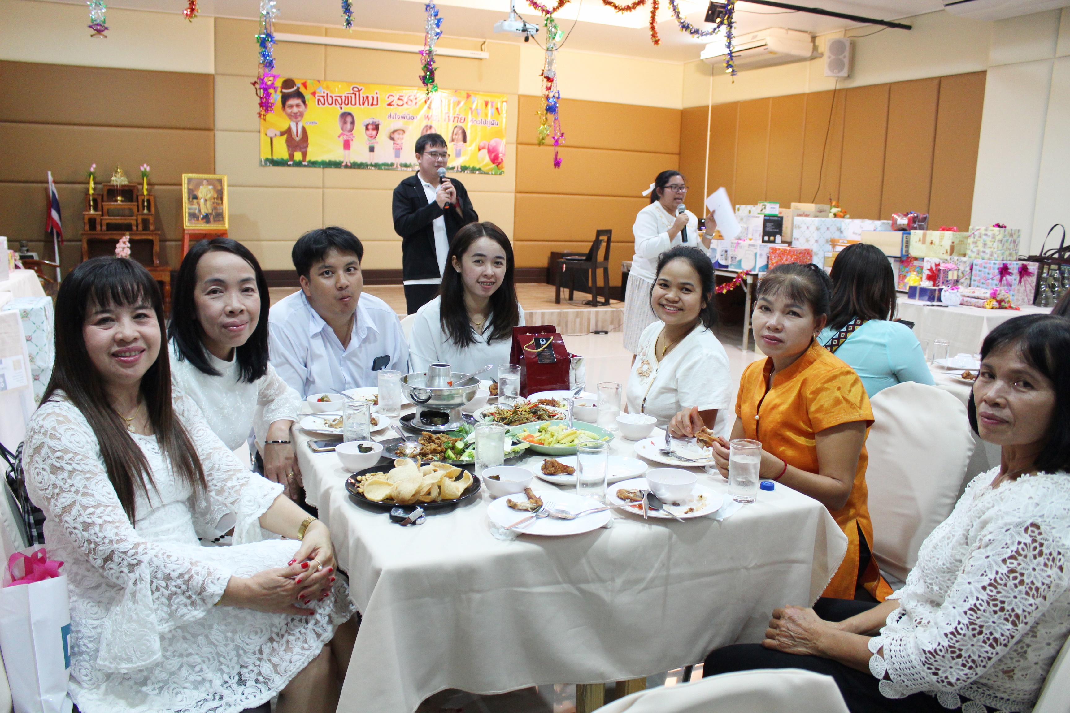 พัฒนาชุมชนจังหวัดสุโขทัย จัดงานเลี้ยงปีใหม่ “ส่งสุขปีใหม่ 2561 ส่งใจพี่น้อง พช.โขทัย ก้าวไปสู่ฝัน”