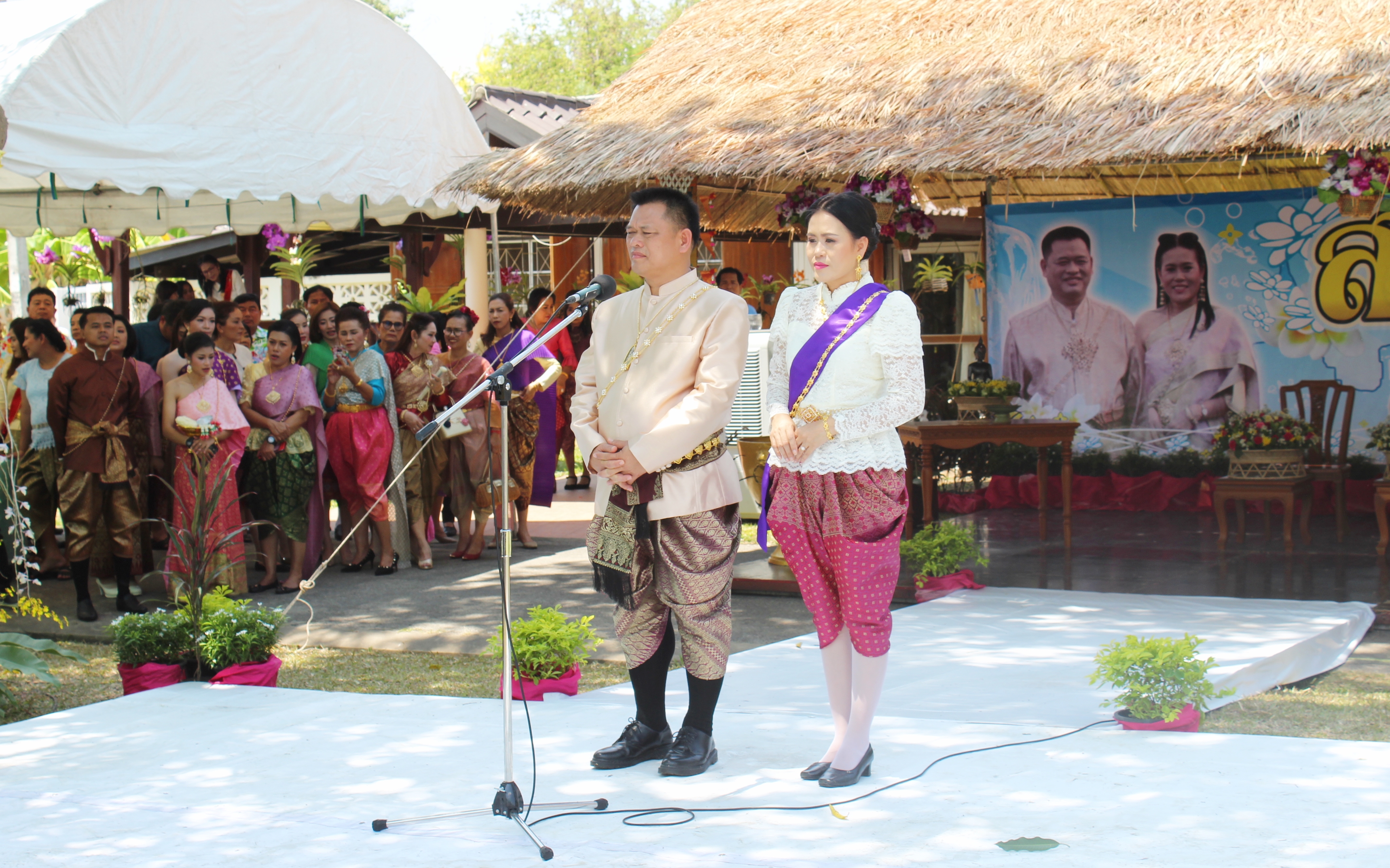 “รดน้ำดำหัวขอพรผู้ว่าราชการจังหวัดสุโขทัย เนื่องในประเพณีสงกรานต์ ปีใหม่ไทย 2561”