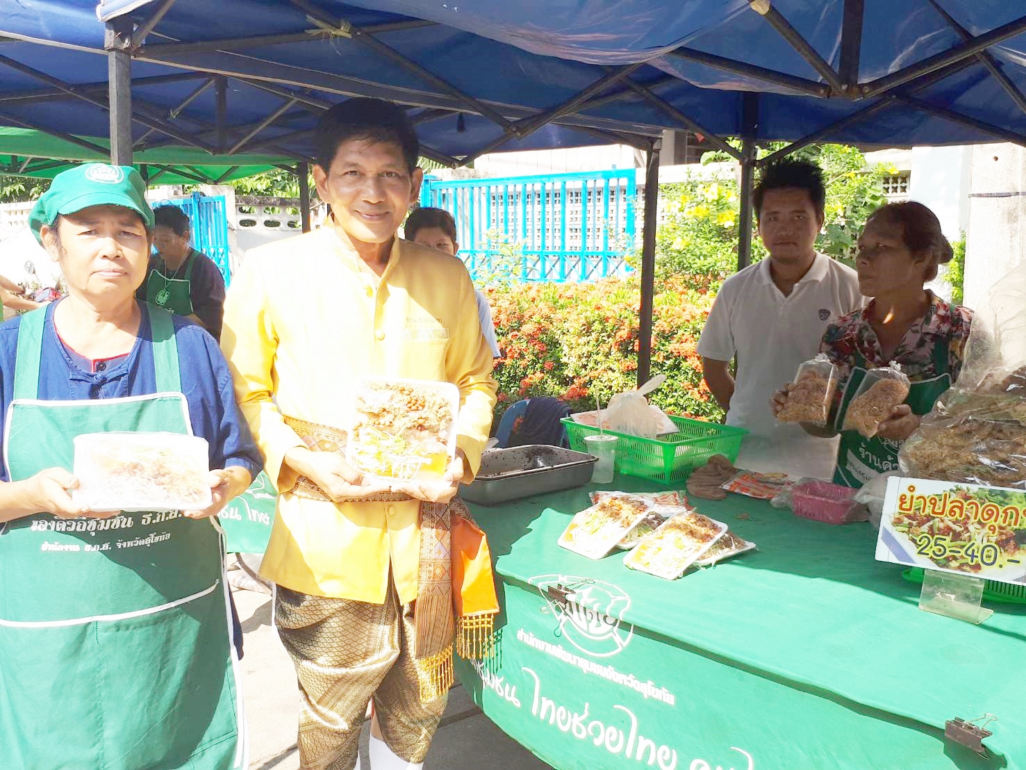 วันที่ 18 เมษายน 2561 เวลา 08.30 น. นายสุวิน พึ่งเงิน พัฒนาการจังหวัดสุโขทัย พร้อมด้วยนักวิชาการพัฒนาชุมชนจังหวัด ตรวจเยี่ยม “ตลาดประชารัฐ คนไทยยิ้มได้”