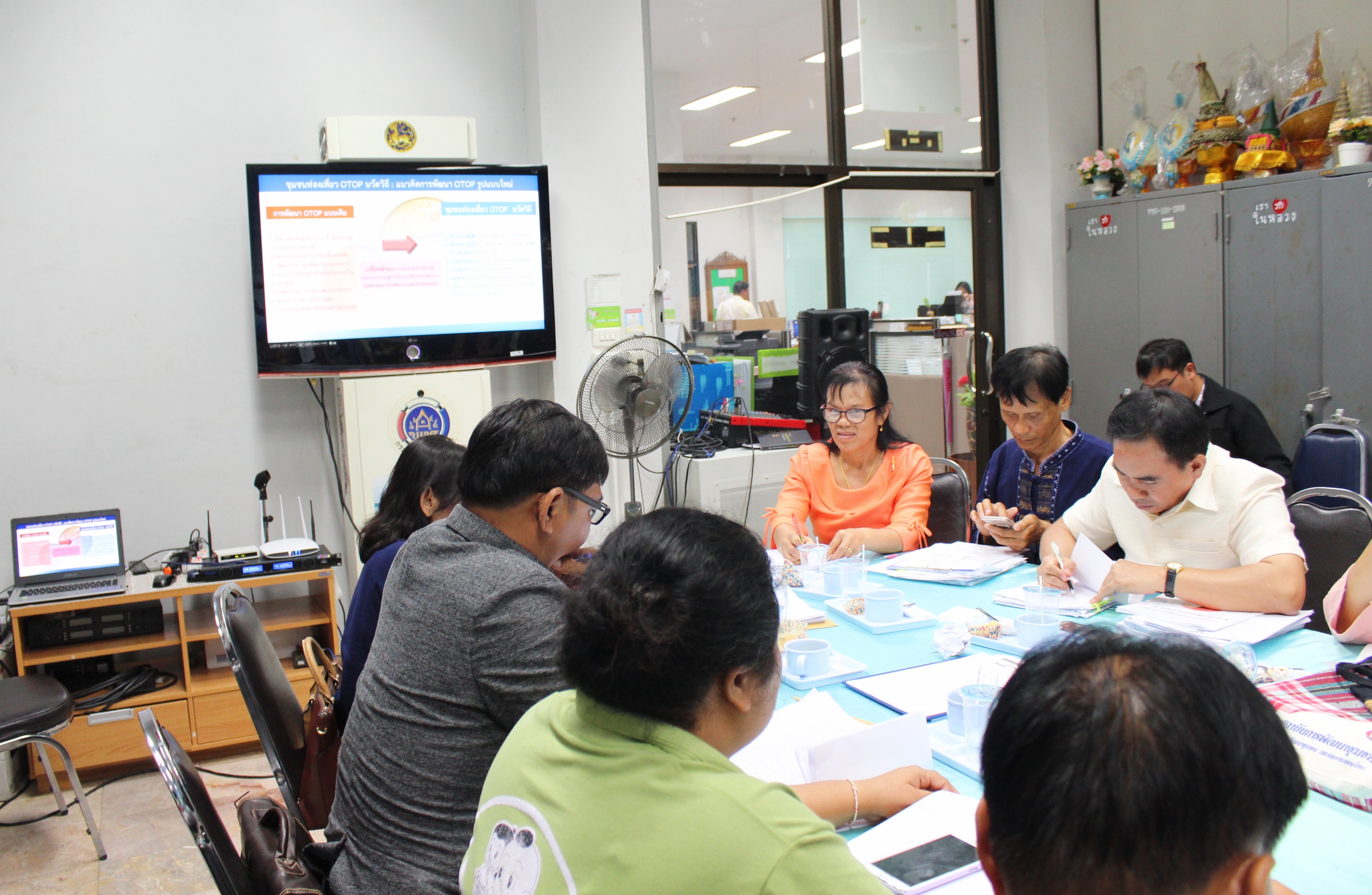 วันที่ 31 พฤษภาคม 2561 เวลา 17.00 น. ดร.ไพศาล สุขปัญญา  ผู้ตรวจราชการกรมการพัฒนาชุมชน เขตตรวจราชการที่ 17และ 18 เป็นประธานการประชุม ให้คำปรึกษาหารือแนวทางการขับเคลื่อนโครงการชุมชนท่องเที่ยว OTOP นวัติวิถี จังหวัดสุโขทัย