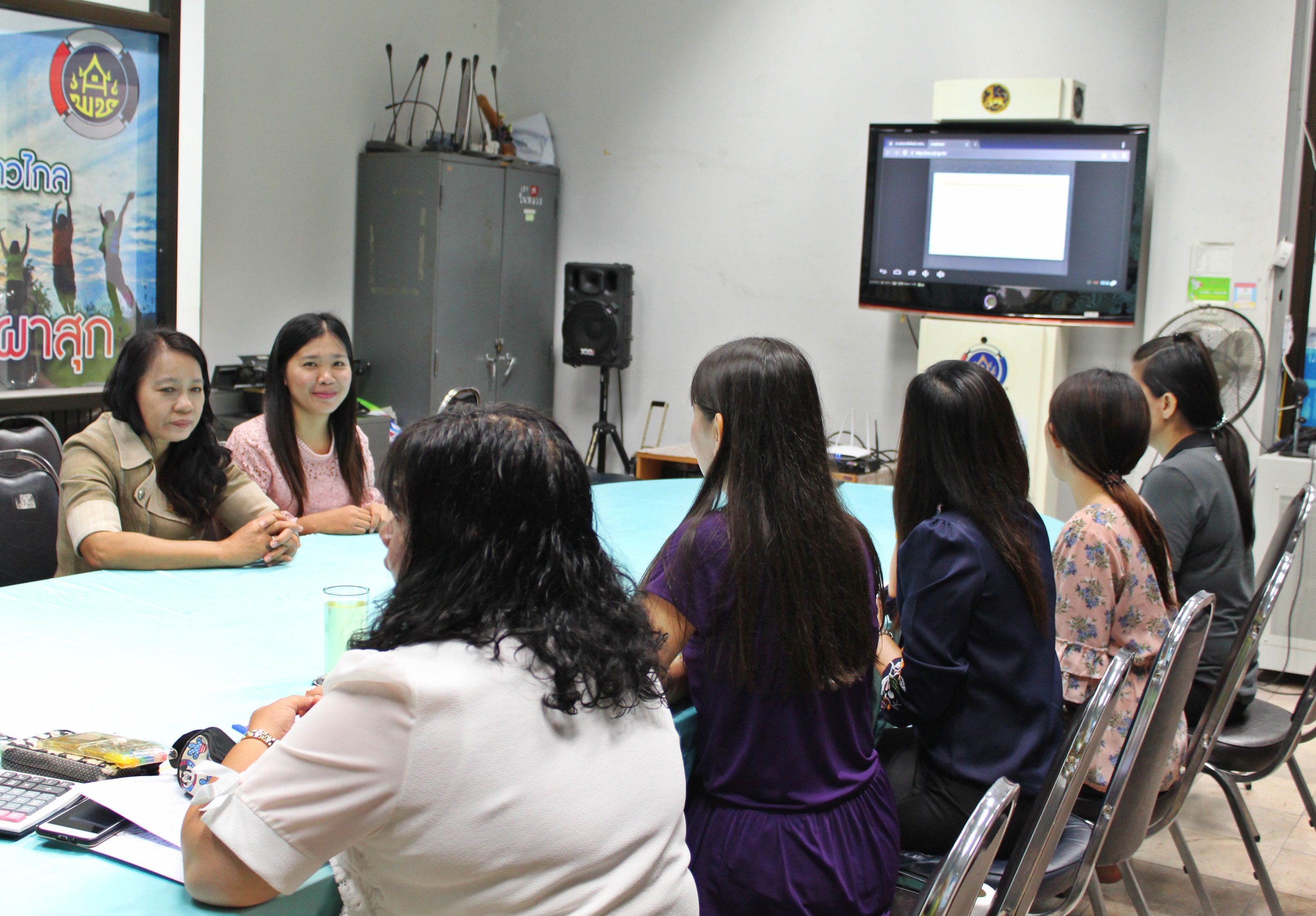 รับฟังการประชุมติดตามเร่งรัดการเบิกจ่ายงบประมาณกองทุนพัฒนาบทบาทสตรี ประจำปีงบประมาณ พ.ศ.2561 ผ่านระบบ video conference