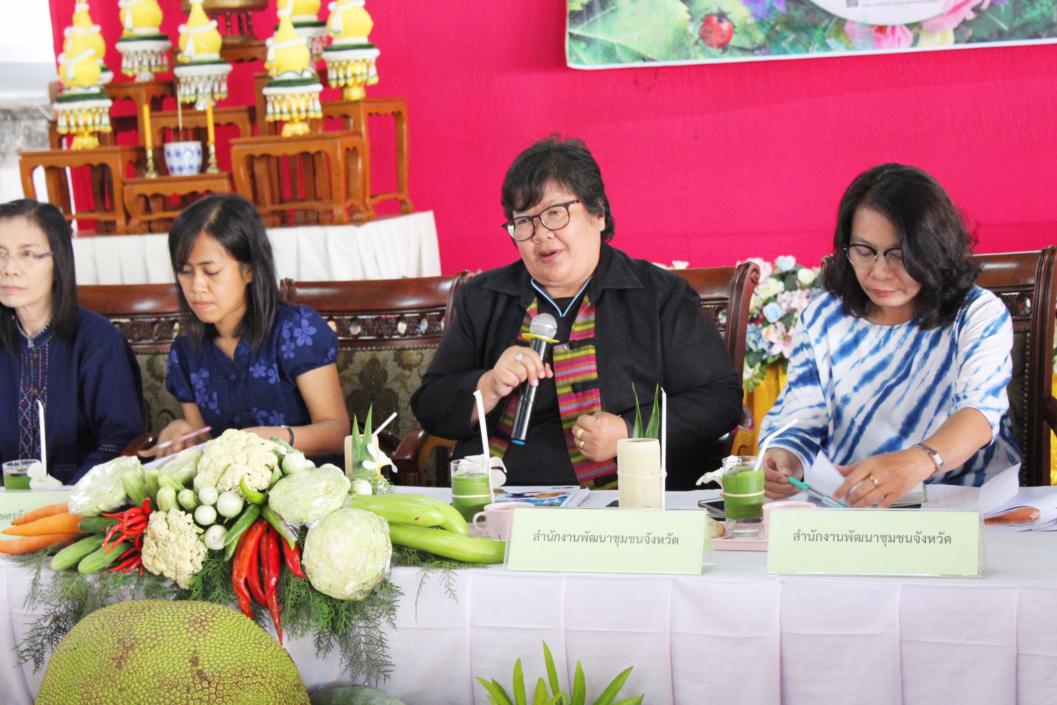 วันที่ 19 มิถุนายน 2561 เวลา 09.00 น. นายสุวิน พึ่งเงิน พัฒนาการจังหวัดสุโขทัย มอบหมายให้นางสาวกฤษณา กันทะสา หัวหน้ากลุ่มงานยุทธศาสตร์ฯ และคณะกรรมการฯ ลงพื้นที่พิจารณาคัดสรรหมู่บ้านเศรษฐกิจพอเพียง “อยู่เย็น เป็นสุข” ประจำปี 2561 จังหวัดสุโขทัย เพื่อคัดสรรกิจกรรมพัฒนาชุมชนดีเด่นระดับจังหวัด สำหรับเข้ารับพระราชทานโล่รางวัลเพื่อเชิดชูเกียรติ