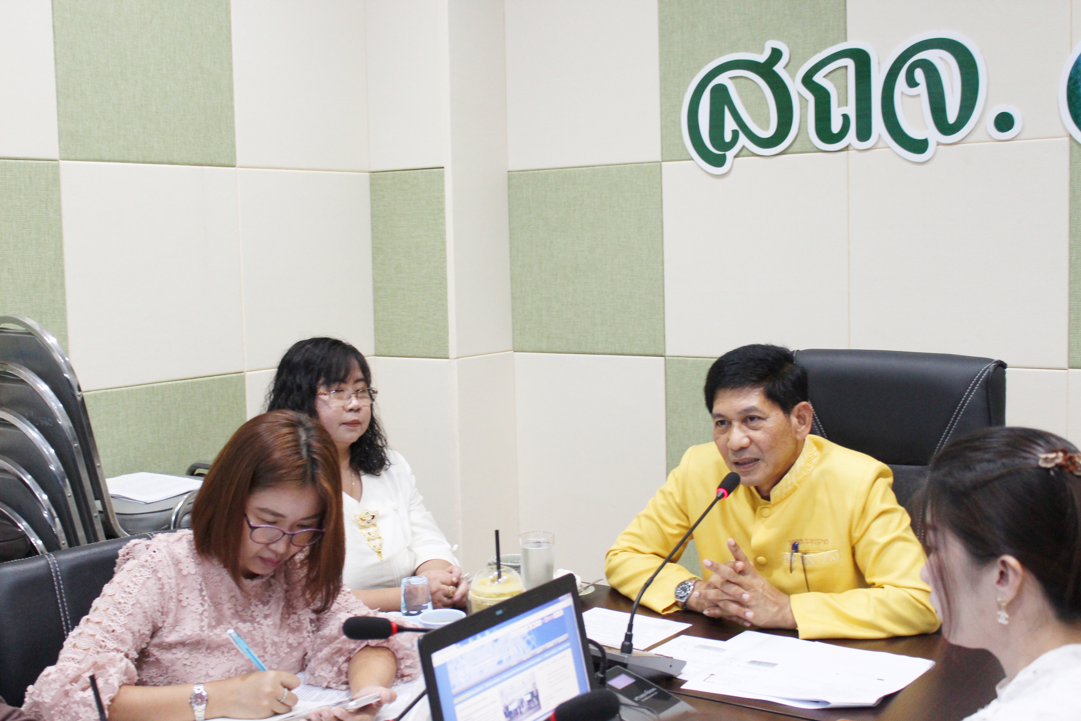 วันที่ 21 มิถุนายน 2561 นายสุวิน พึ่งเงิน พัฒนาการจังหวัดสุโขทัย เป็นประธานการประชุม ซักซ้อมแนวทางการดำเนินการจัดซื้อจัดจ้างตามโครงการชุมชนท่องเที่ยว OTOP นวัตวิถี จังหวัดสุโขทัย เพื่อให้การดำเนินงานทางด้านพัสดุเป็นไปด้วยความเรียบร้อย ถูกต้อง เป็นไปตามระเบียบราชการ