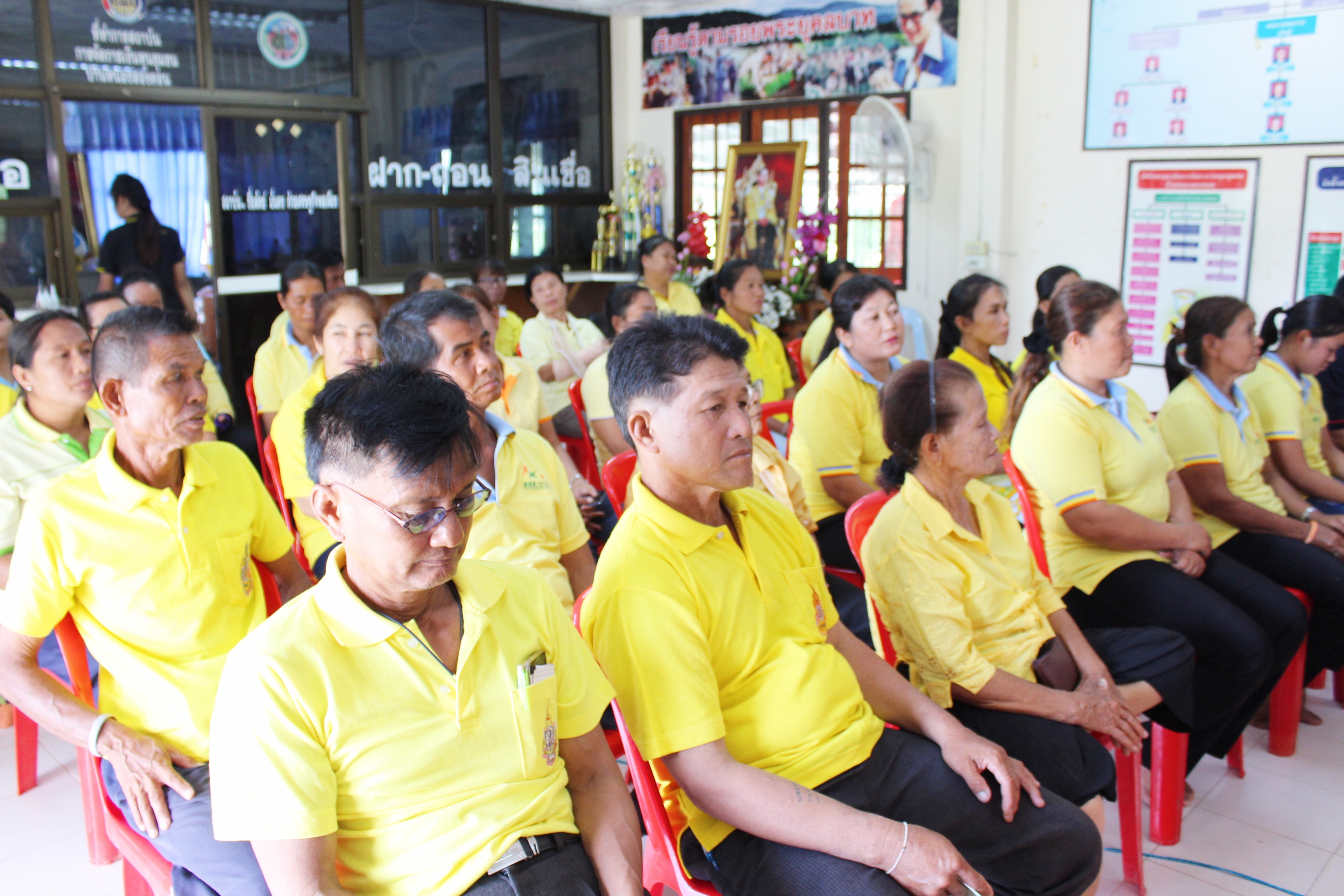 วันที่ 19 มิถุนายน 2561 เวลา 09.00 น. นายสุวิน พึ่งเงิน พัฒนาการจังหวัดสุโขทัย มอบหมายให้นางสาวกฤษณา กันทะสา หัวหน้ากลุ่มงานยุทธศาสตร์ฯ และคณะกรรมการฯ ลงพื้นที่พิจารณาคัดสรรหมู่บ้านเศรษฐกิจพอเพียง “อยู่เย็น เป็นสุข” ประจำปี 2561 จังหวัดสุโขทัย เพื่อคัดสรรกิจกรรมพัฒนาชุมชนดีเด่นระดับจังหวัด สำหรับเข้ารับพระราชทานโล่รางวัลเพื่อเชิดชูเกียรติ