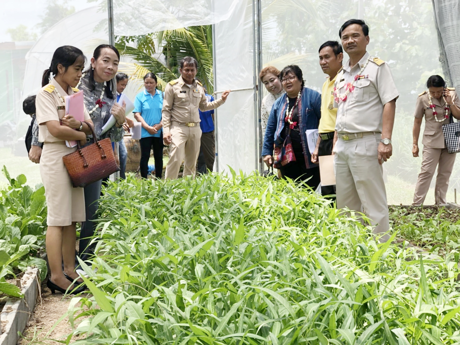 วันที่ 11 มิถุนายน 2561 นายสุวิน พึ่งเงิน พัฒนาการจังหวัดสุโขทัย มอบหมายให้นางสาวกฤษณา กันทะสา หัวหน้ากลุ่มงานยุทธศาสตร์ฯ และคณะกรรมการฯ ลงพื้นที่พิจารณาคัดสรรหมู่บ้านเศรษฐกิจพอเพียง “อยู่เย็น เป็นสุข” ประจำปี 2561 จังหวัดสุโขทัย
